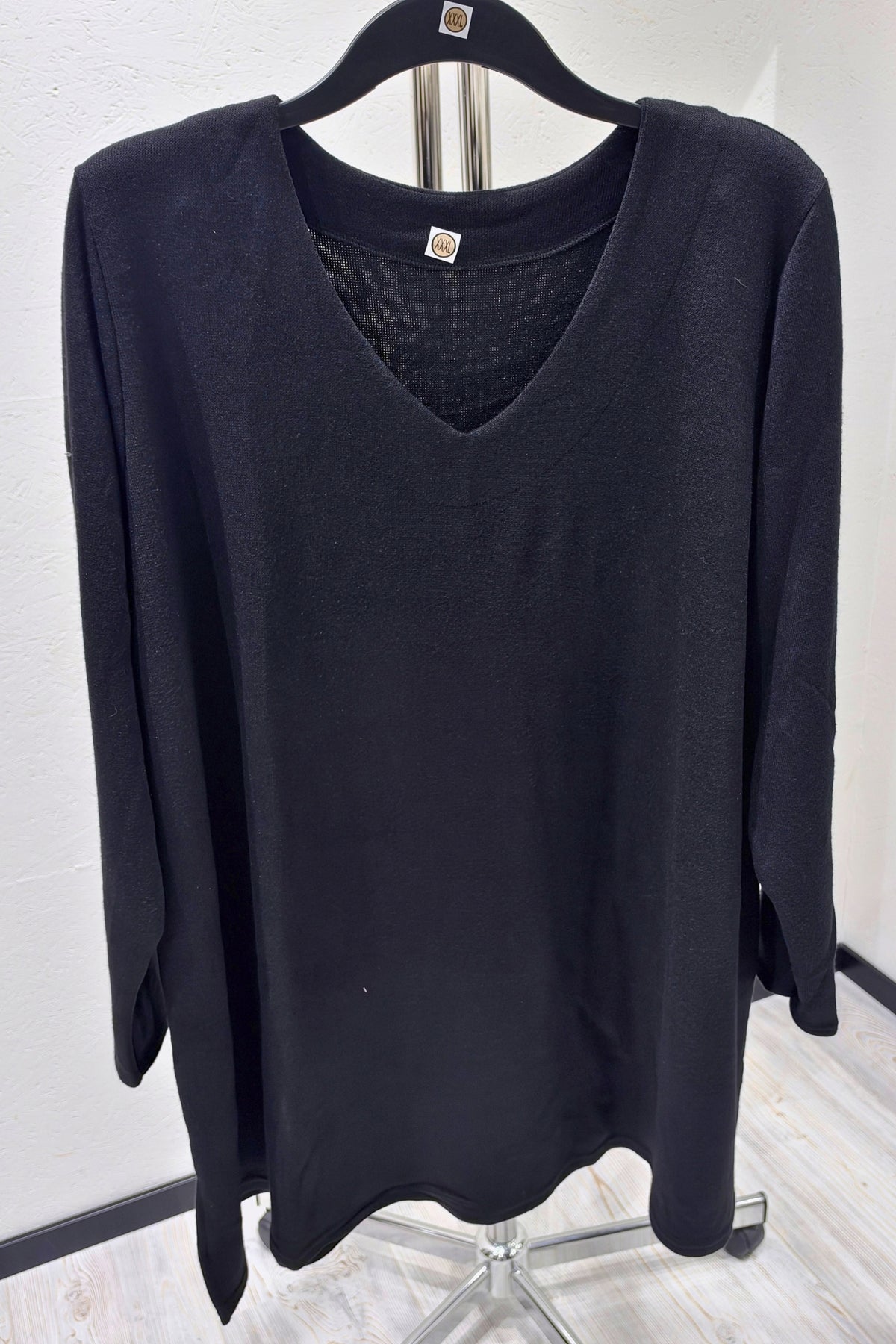 Trui Erna | Zwart | Zachte warme Mohito | Recht model | V-hals | 90 cm