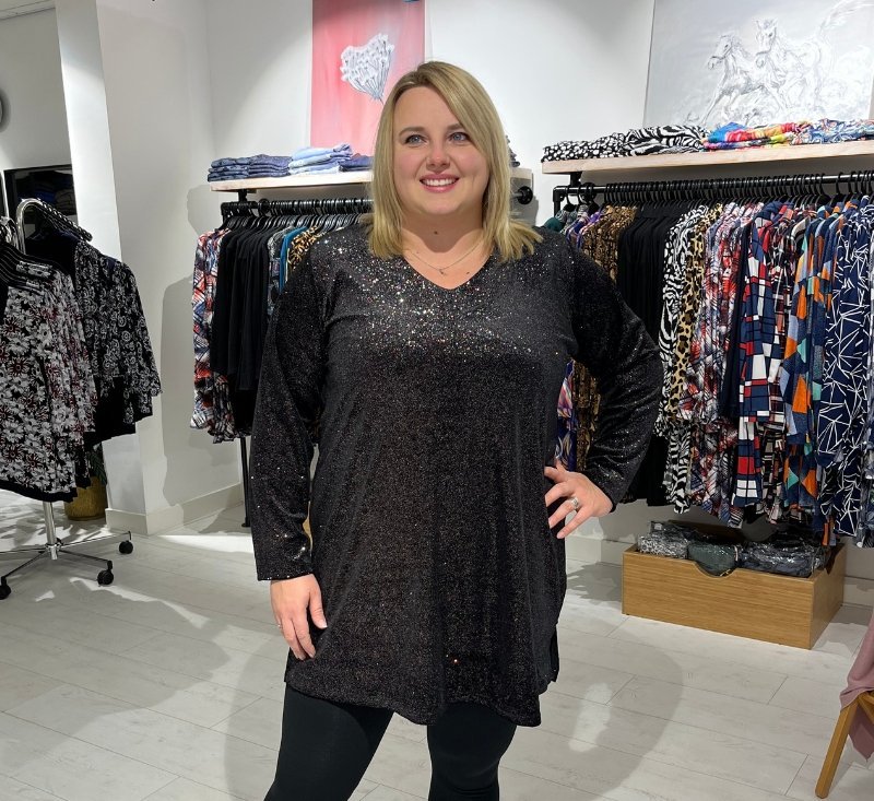 Erna zwarte glitter lange mouwen - laatste in maat 58/60