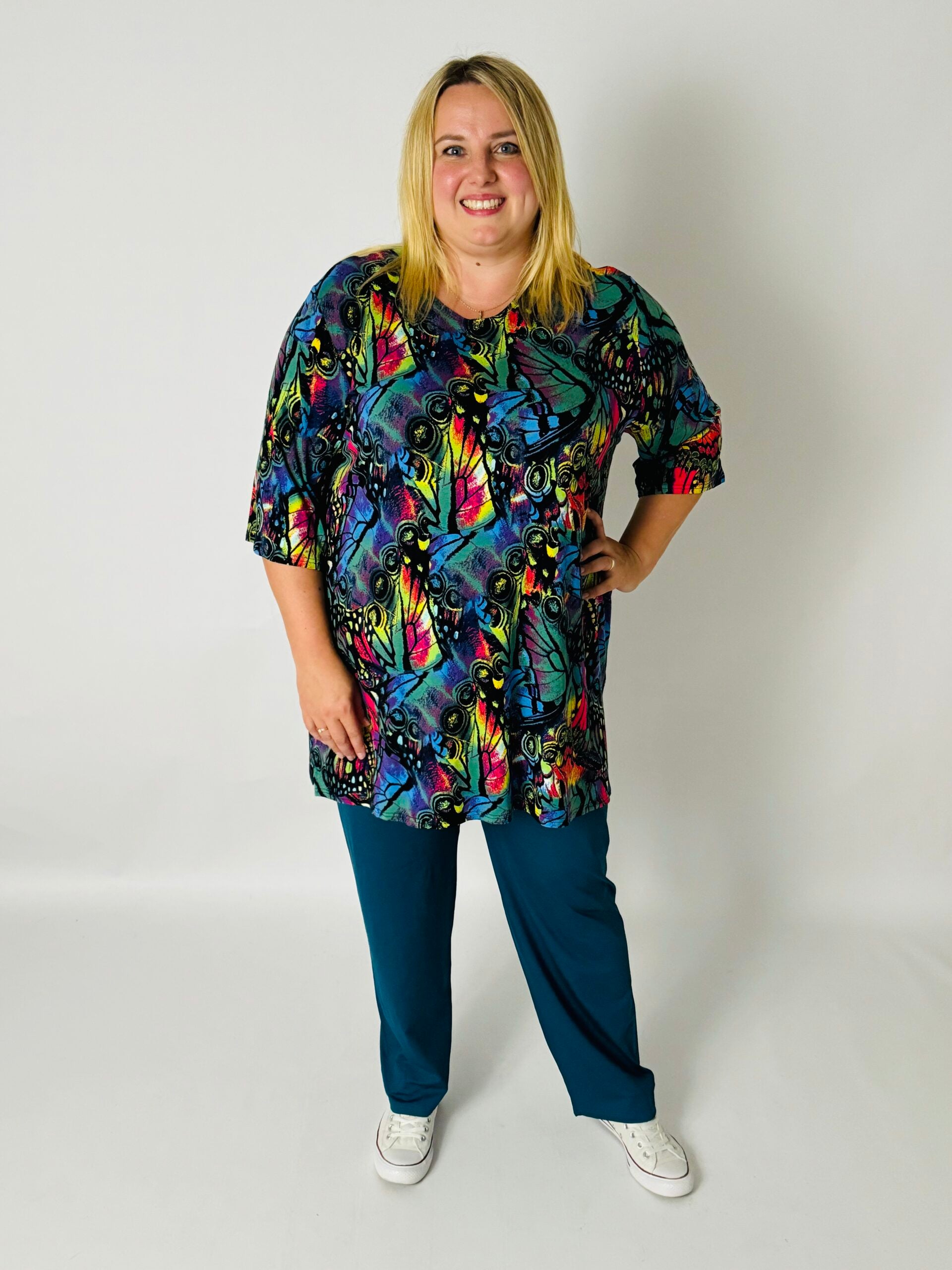 T-shirt Eva viscose met print vlinder abstract 90cm