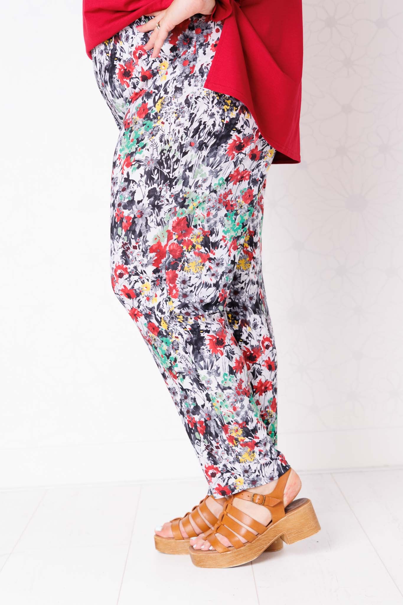 Zomerbroek smalle pijpen bloemen abstract travelstof-binnenbeenlengte ca 70-73