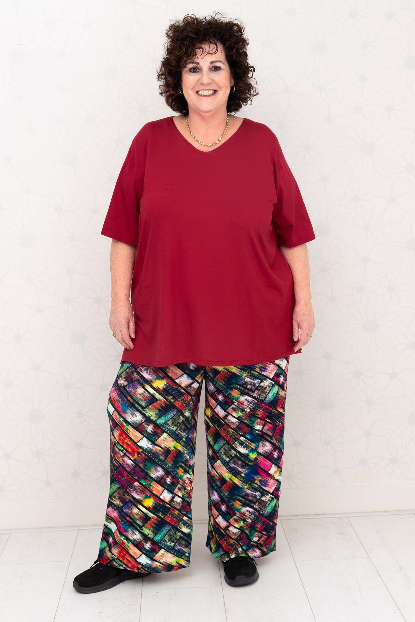 Wijde broek Judith – blokjes fleurig viscose – binnenbeenlengte ca. 69/72 cm
