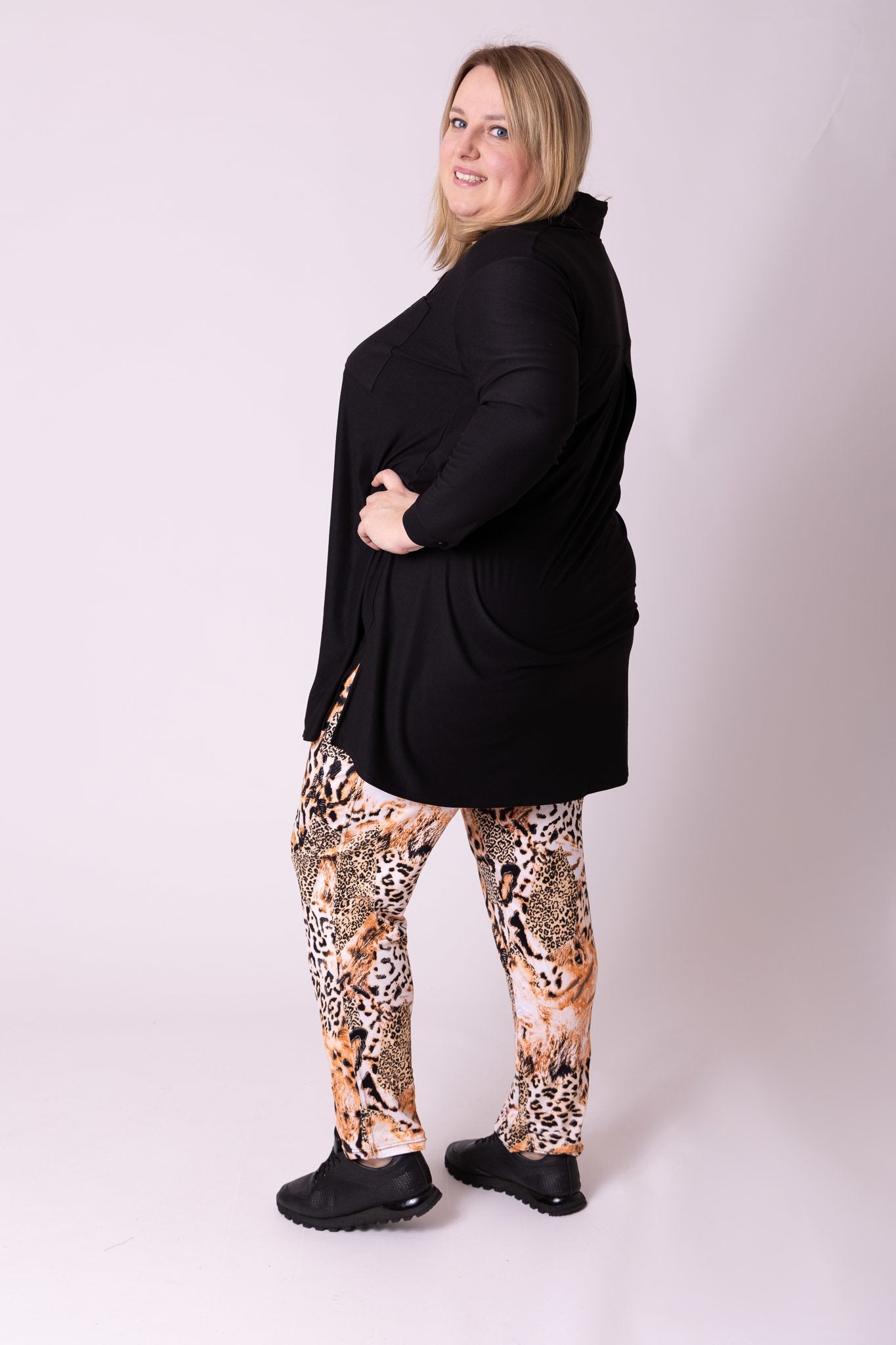 Broek lang viscose print maten 42-62