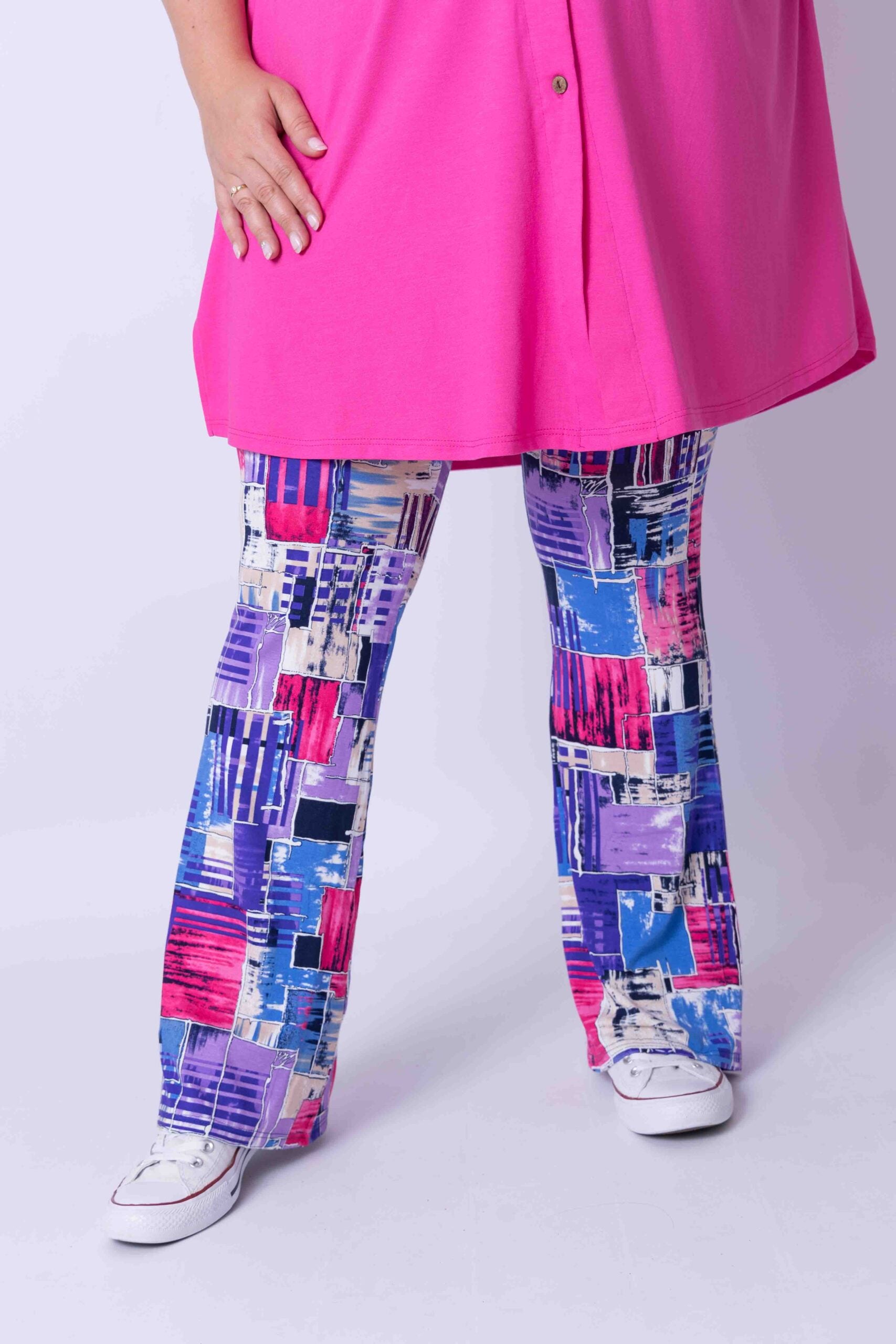 Flared legging blokjes viscose binnenbeenlengte ca 85cm maat 58/60