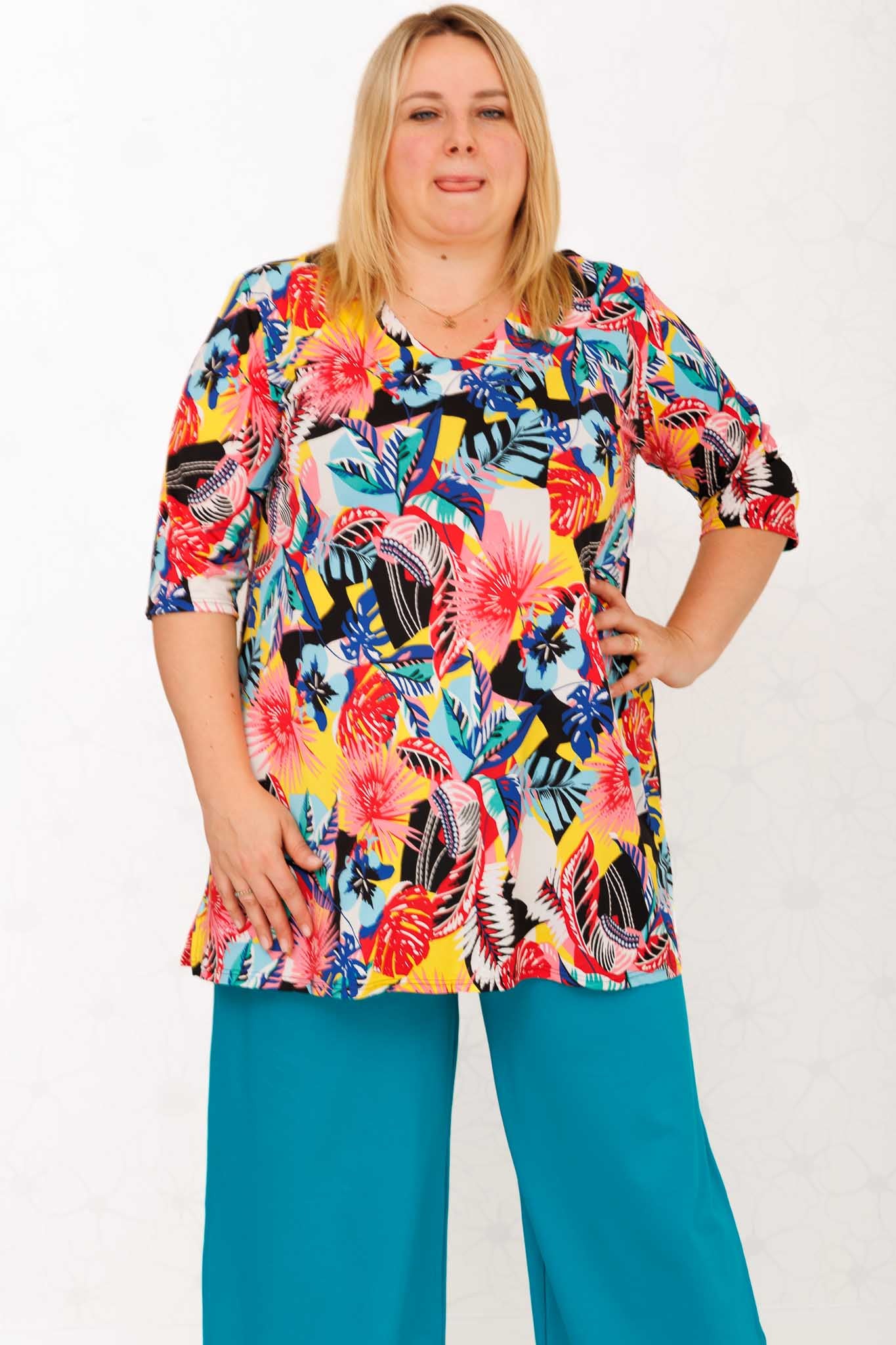 Top Erna – Bloemenprint-Turquoise-Rood | ITY Travelstof | ca. 90 cm