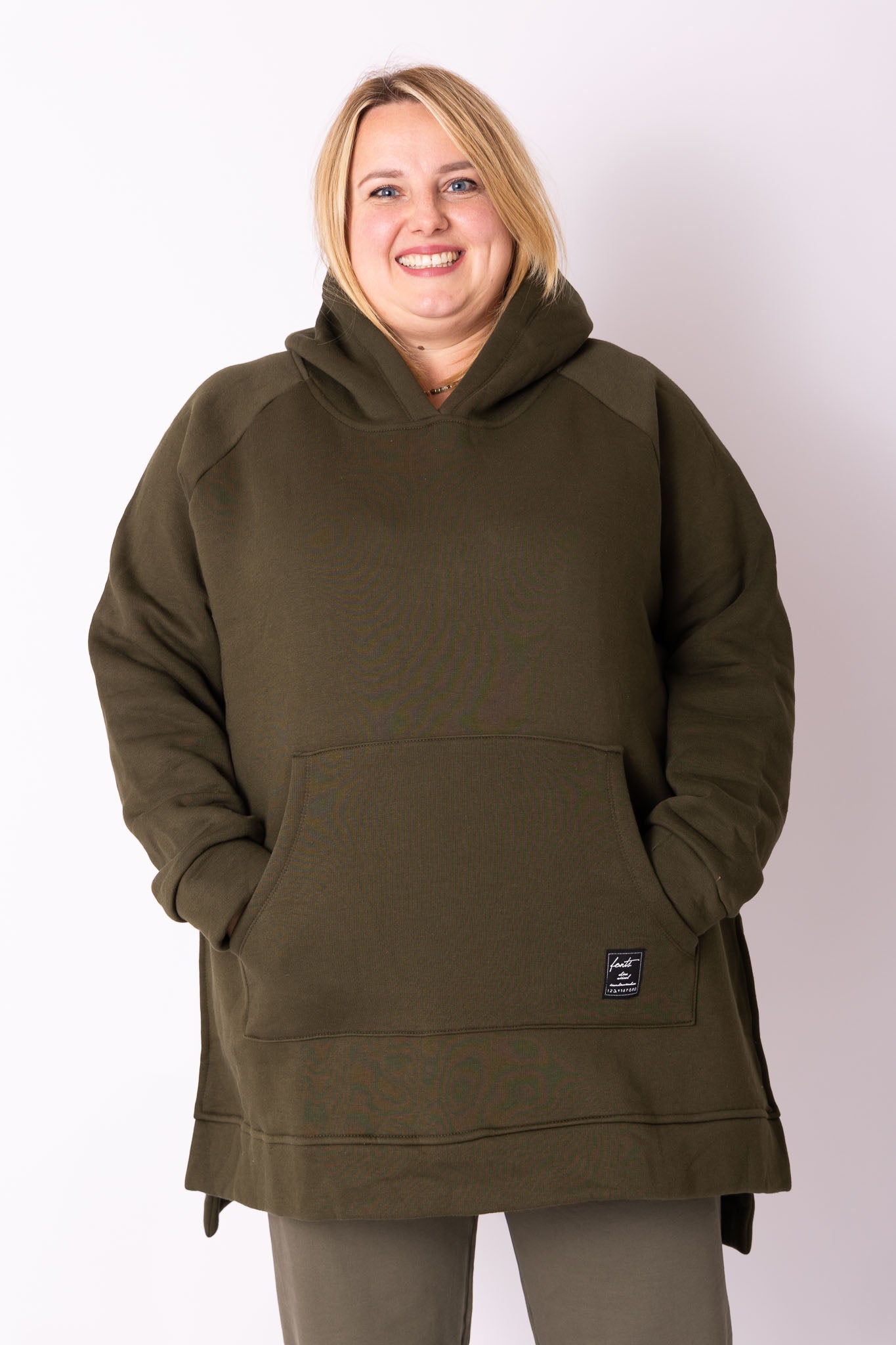 Warme hoodie met zakken one size buste 150 cm