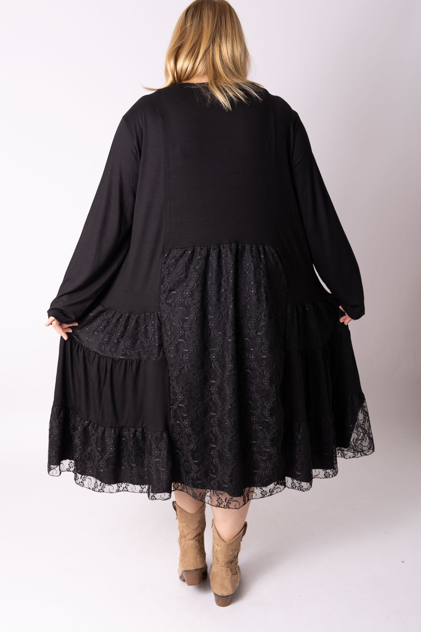 Jurk Hennie zwart met kant lengte ca 115 cm maat 54-58