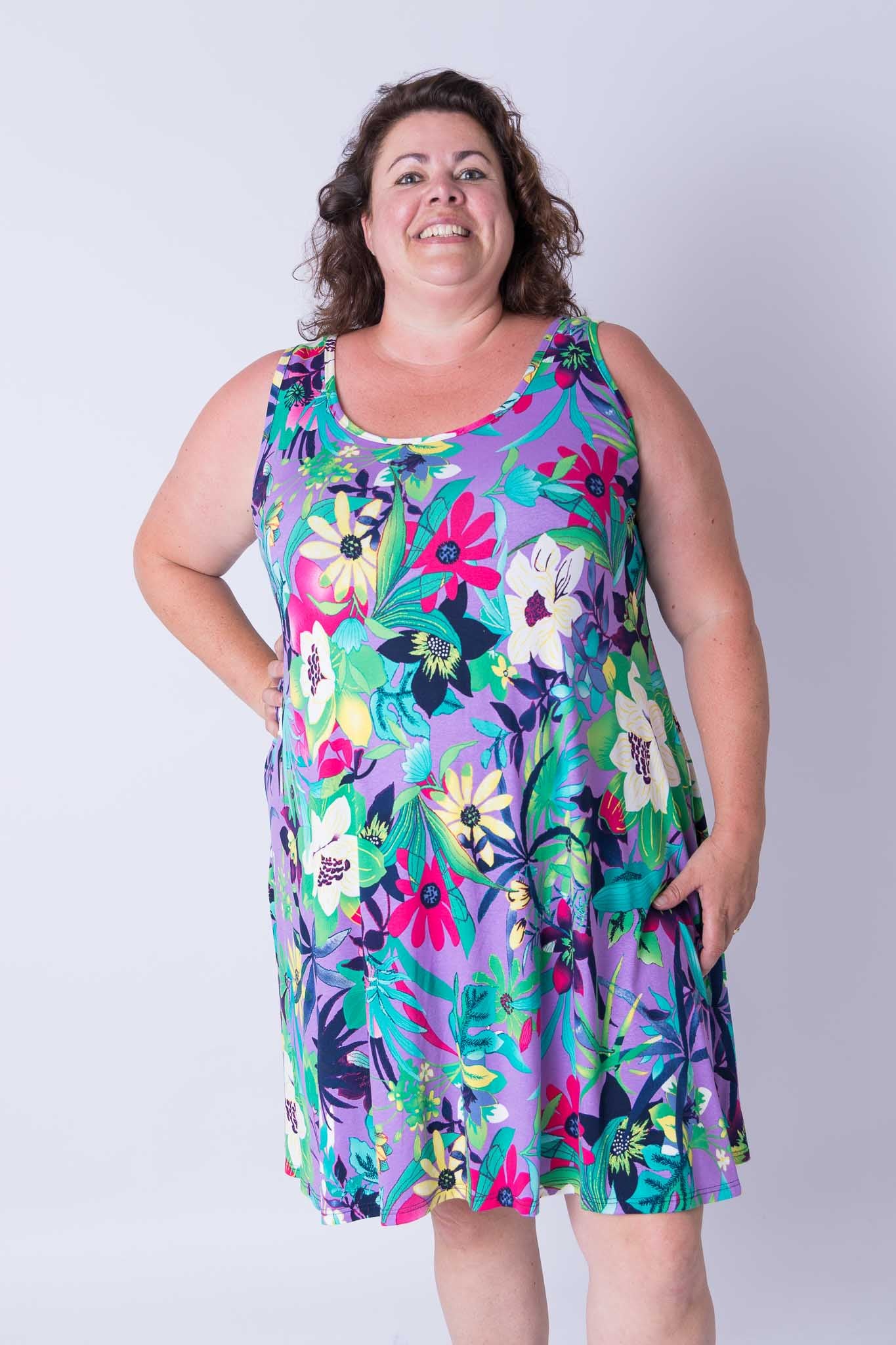 Jurk Gwen A-lijn bloemen op paars 105 cm viscose