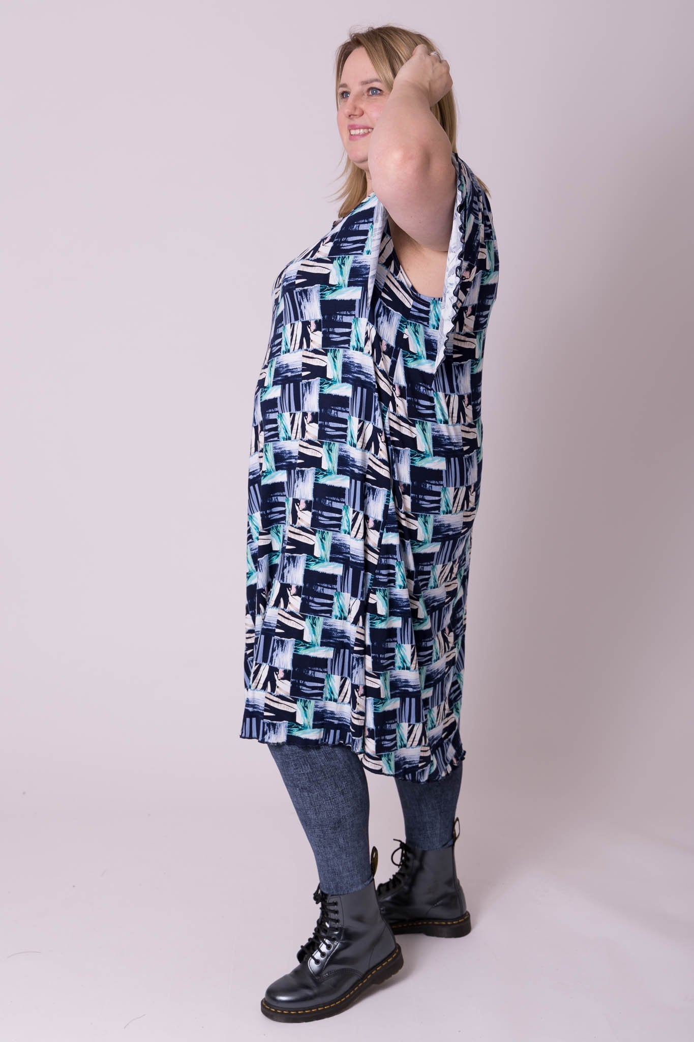 Tuniek/Jurk Karin met vlindermouwen 115 cm viscose de laatste maten 50-54