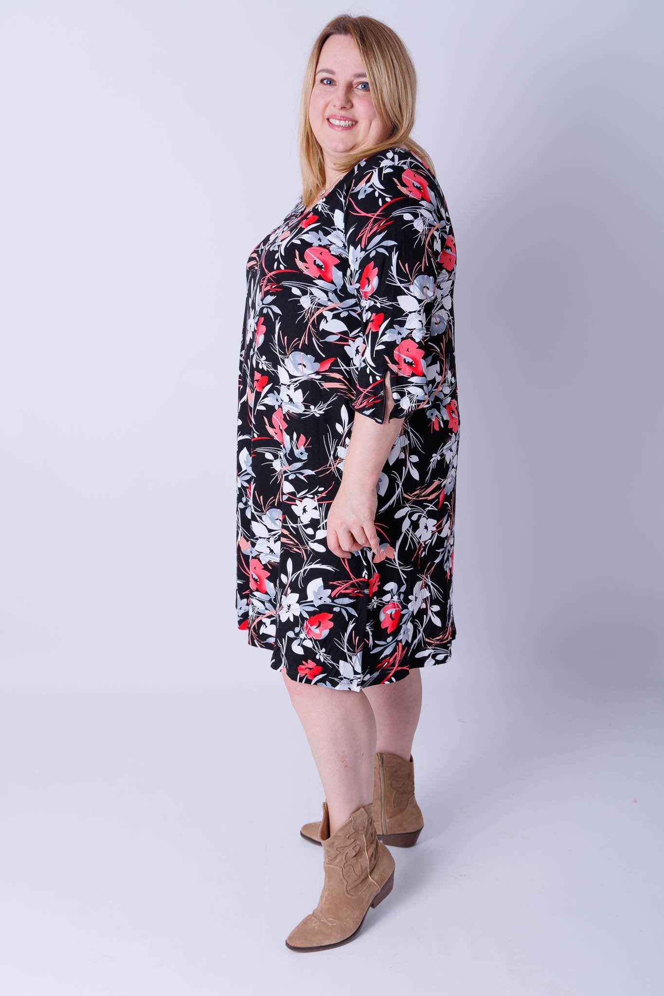Jurk Linda rode witte bloemen op zwart viscose 105 cm