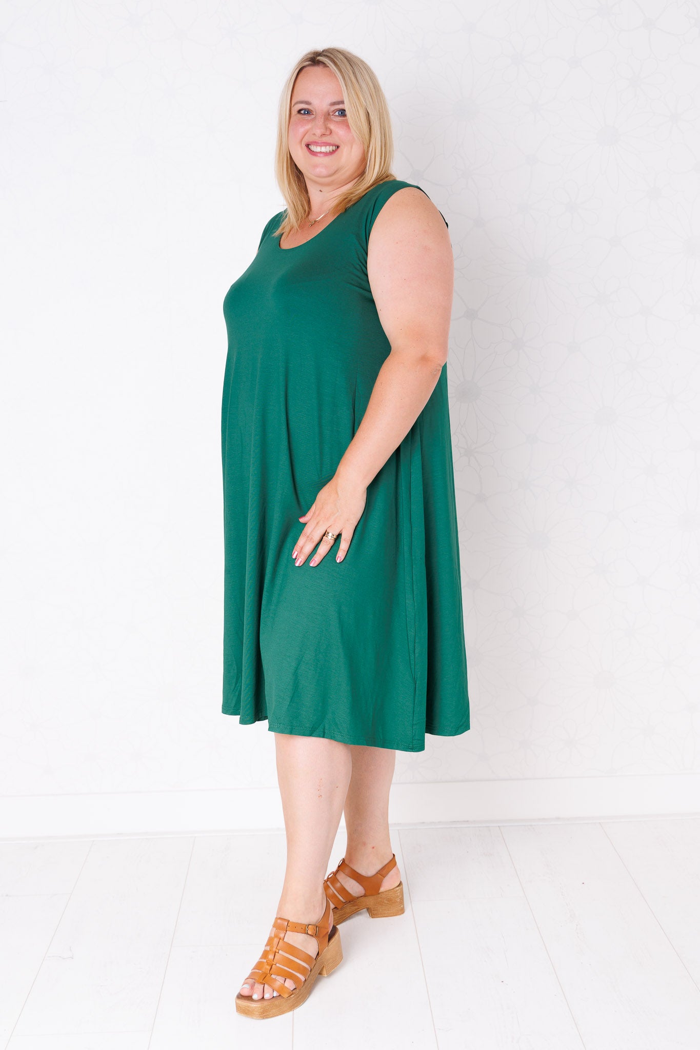 Jurk Linda mouwloos - wijde A-lijn - viscose - ca 115 cm