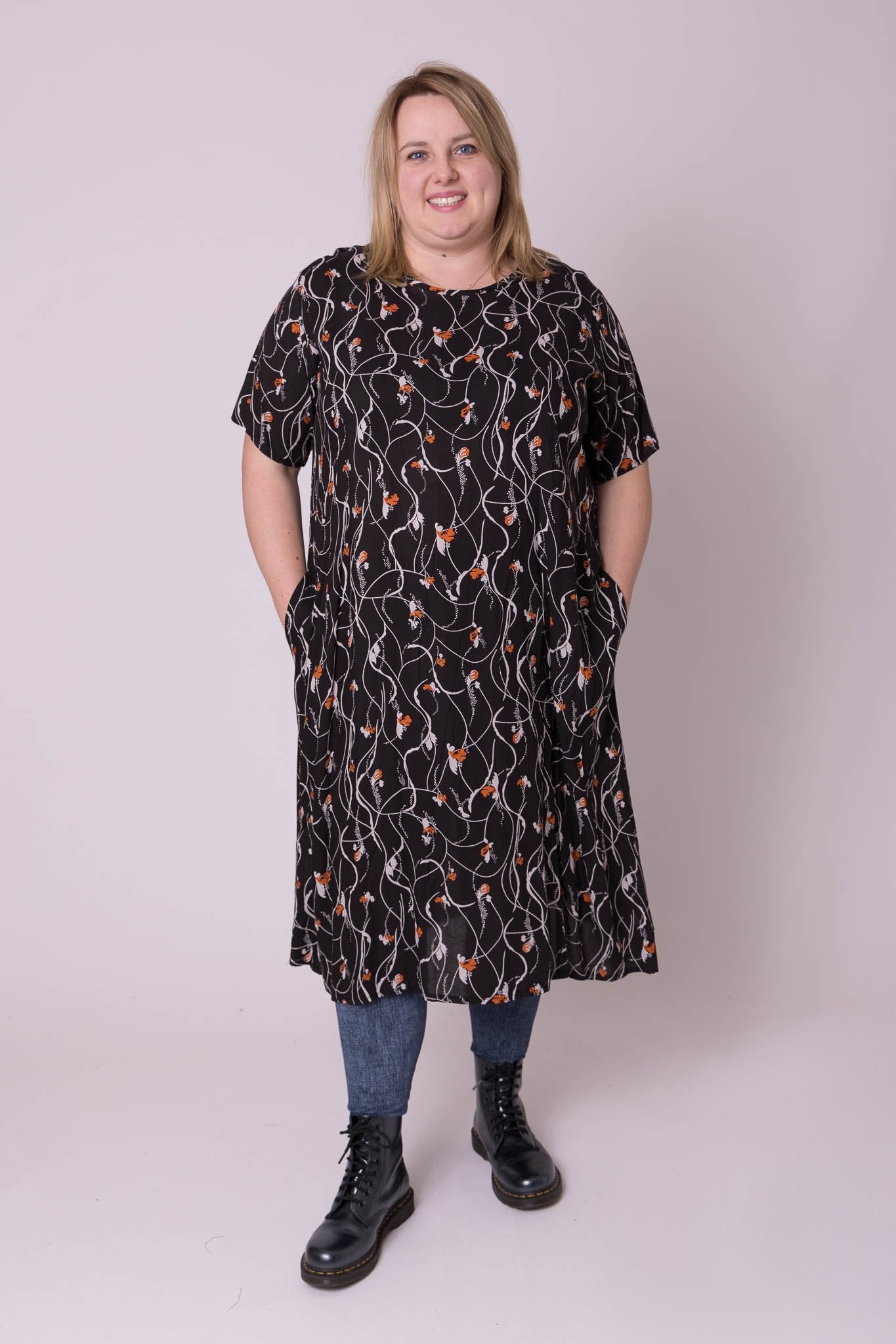 Jurk oranje bloemen met zakken maat 48/52