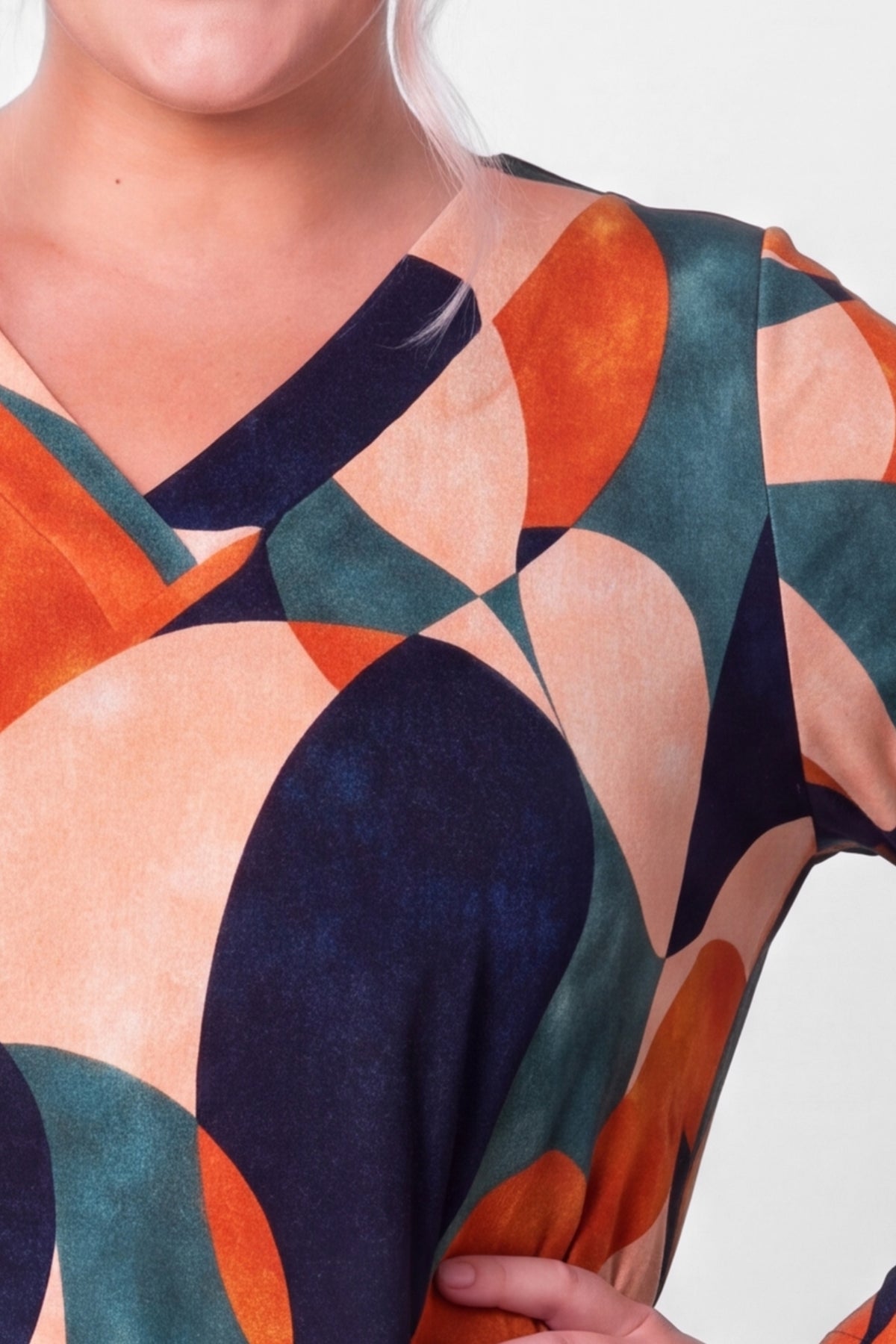 Jurk Ingrid |Retro Shapes | MIR Fine Knit | A-lijn | V-hals | 105 cm