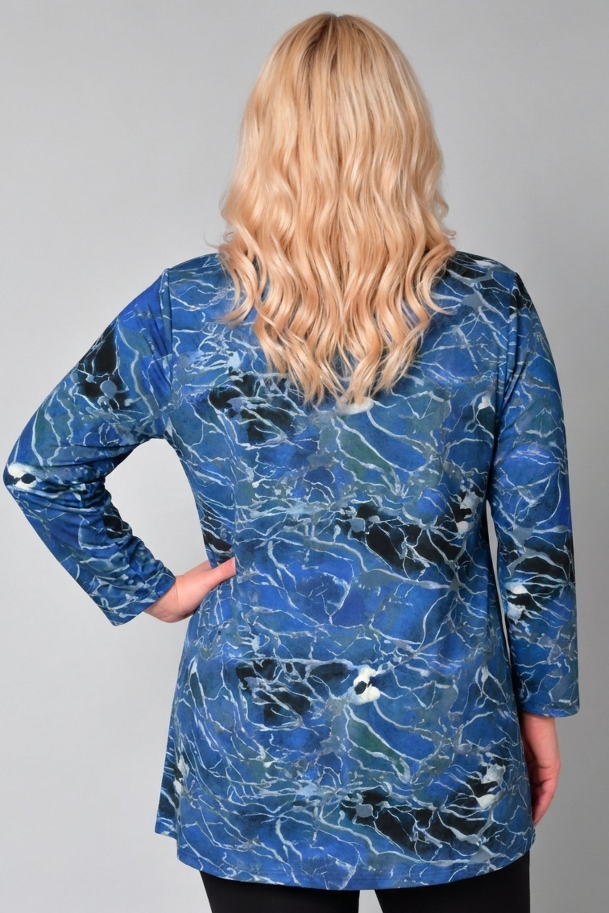 Longshirt Erna | Sapphire Storm | Sonia met Viscose | Recht model | V-hals | 90 cm