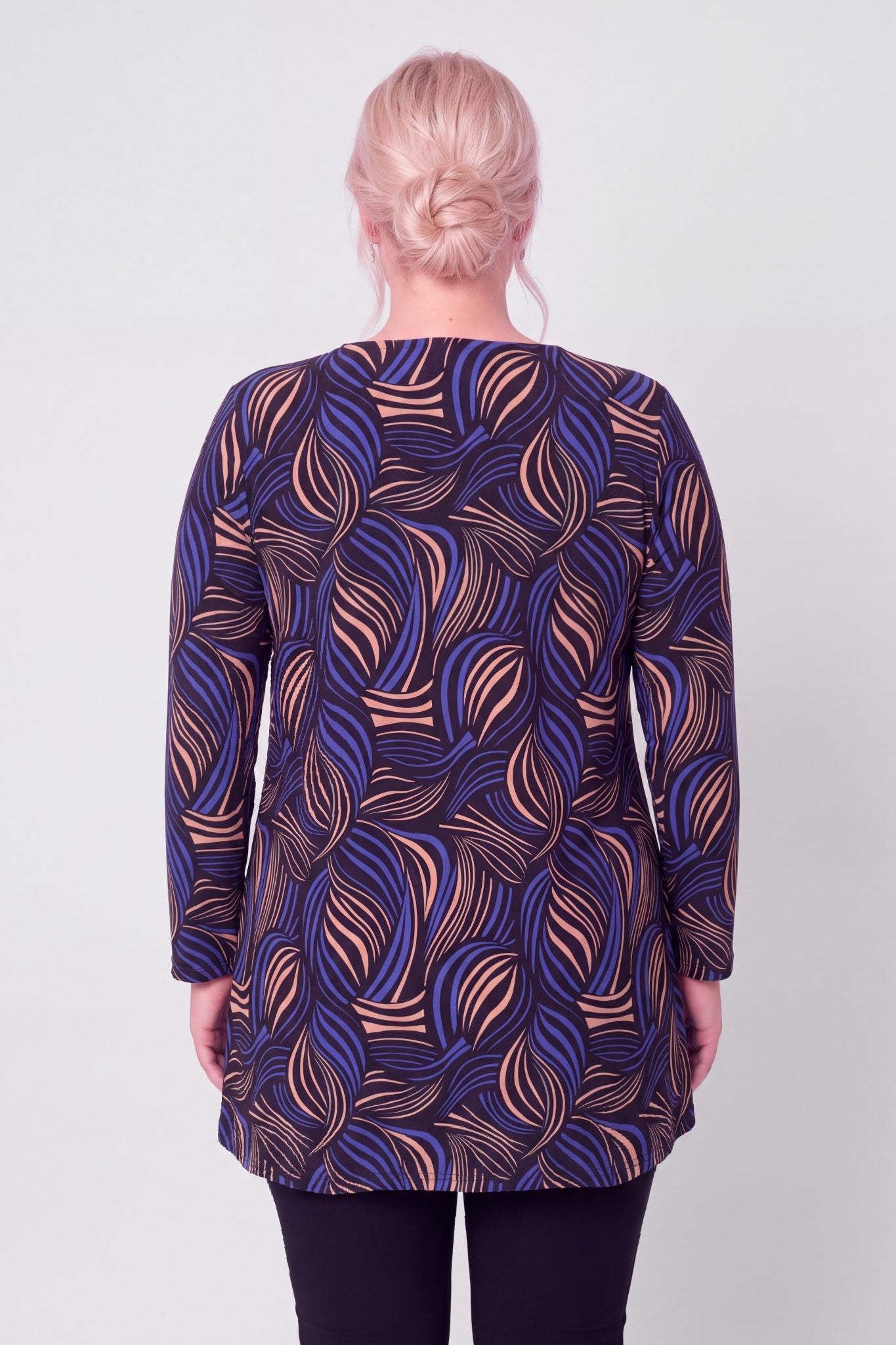 Longshirt Erna | Royal Blue Leaves | met Viscose | A-lijn | V-hals | 90 cm