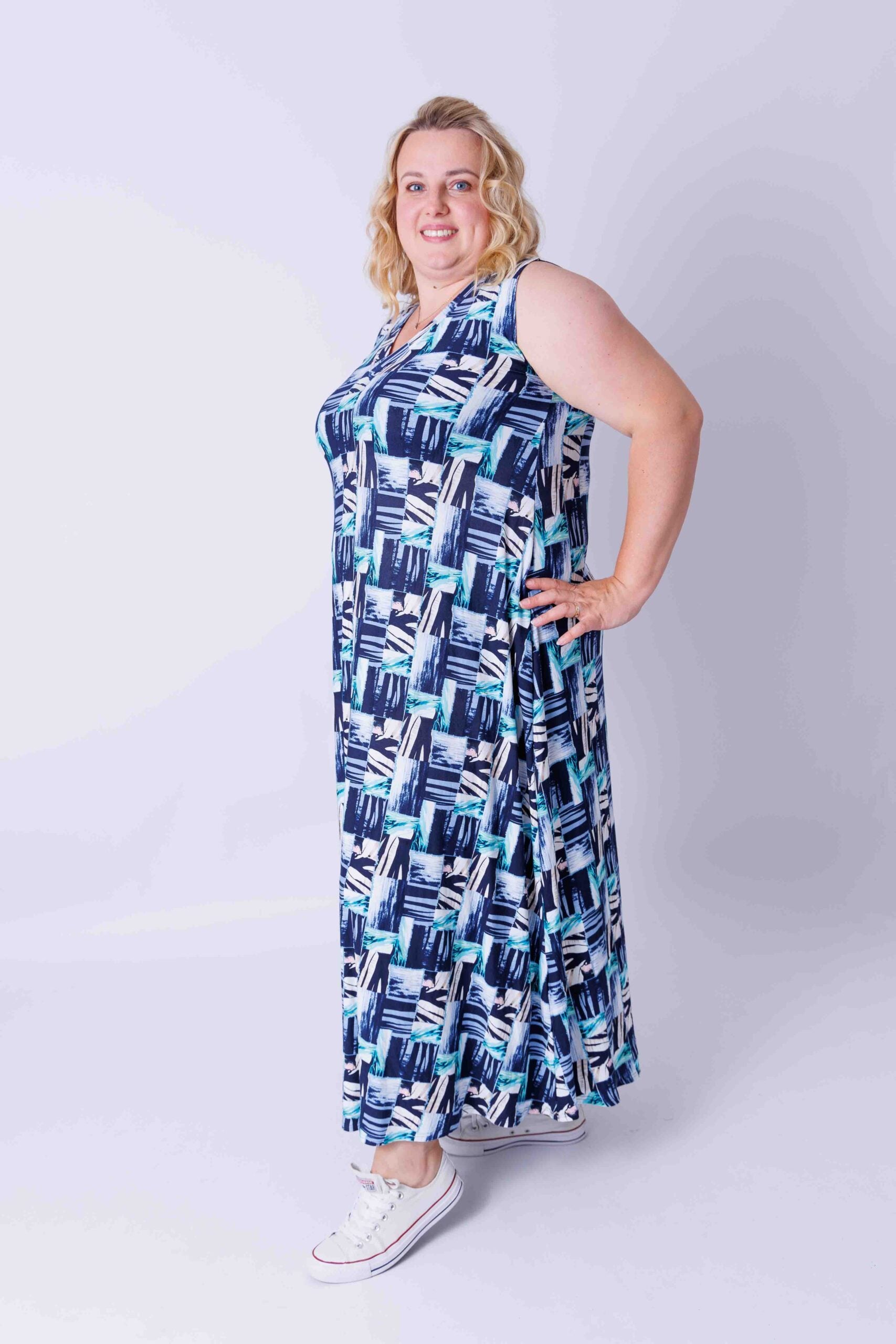 Maxi jurk mouwloos blokjes viscose ca 130-135 cm maat 46/48