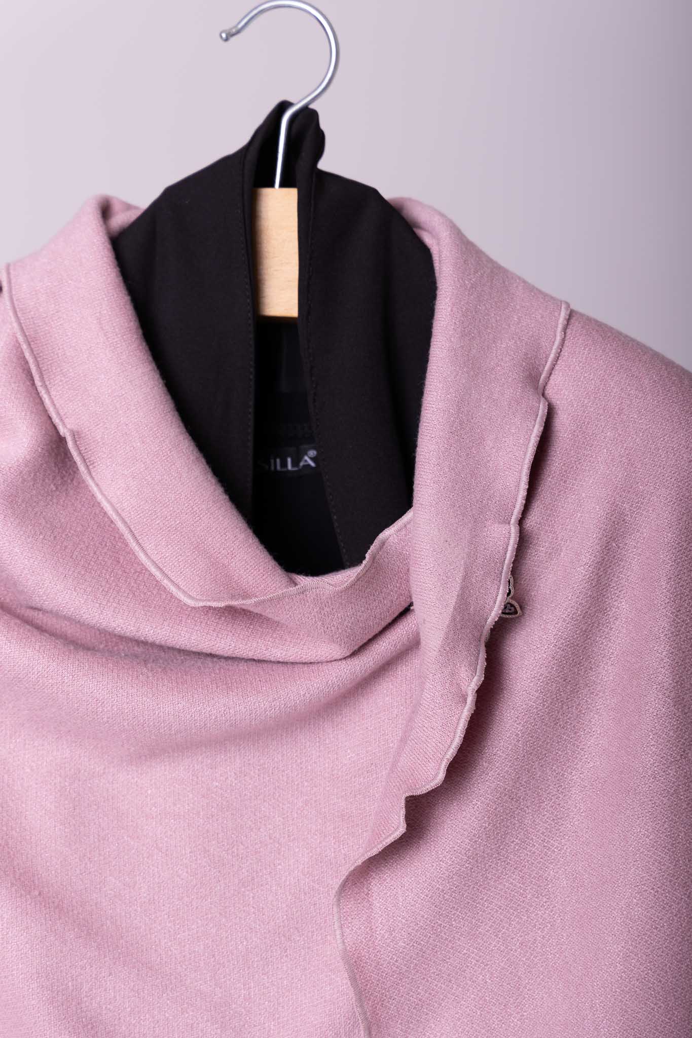 Poederroze warme sjaal in bolero stijl