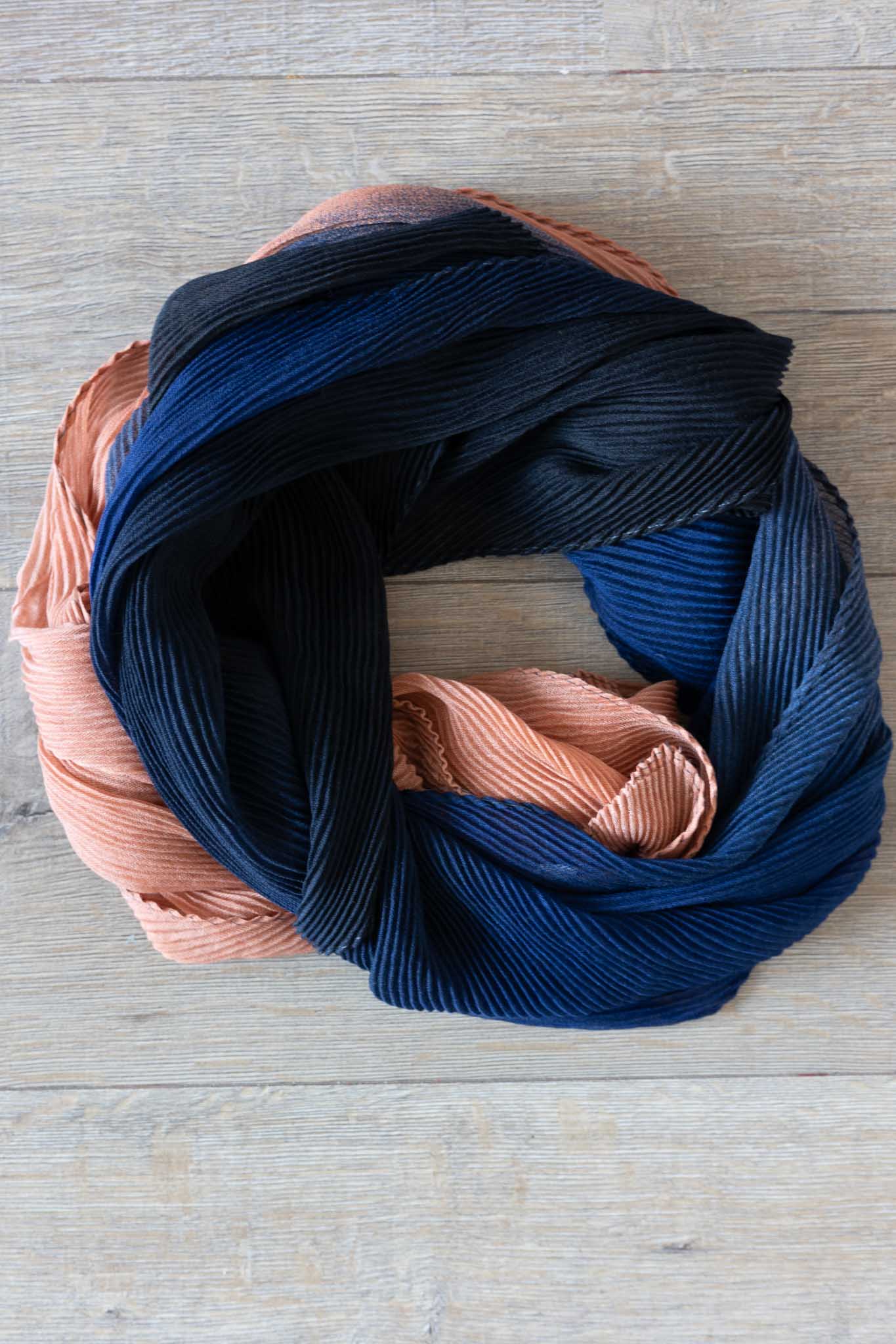Sjaal zwart donkerblauw oranje harmonica