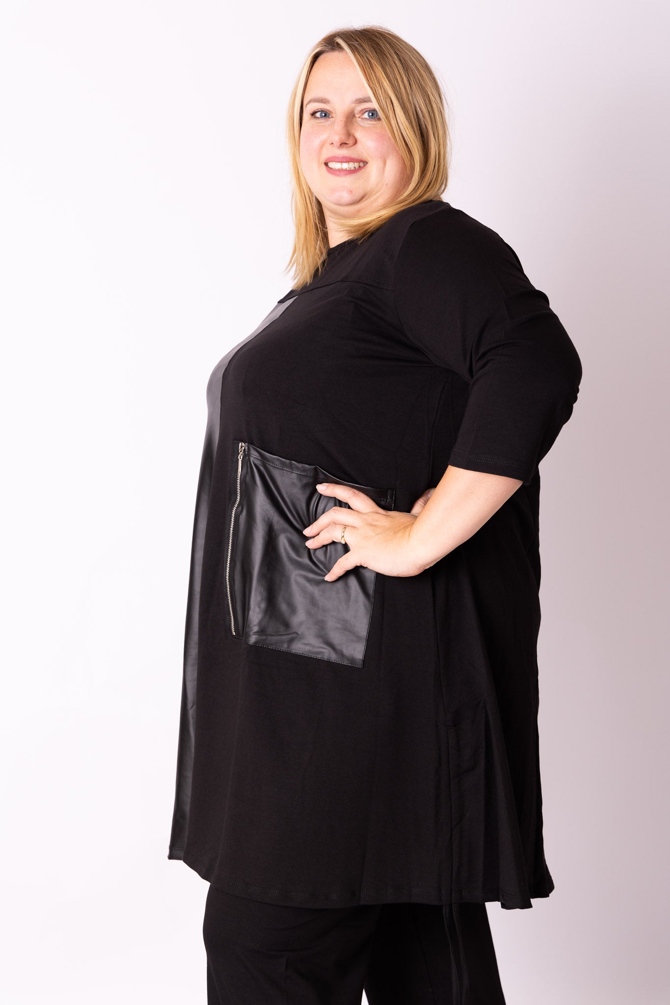 Tuniek met leerlook elementen one size maat 48-54
