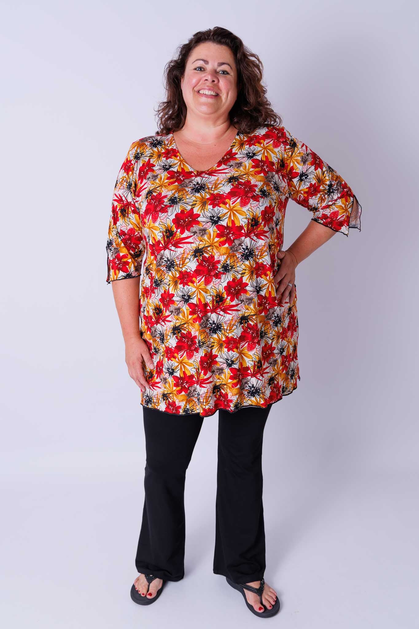 Top Erna rode okergeel bloemen viscose 90 cm maat 58/60