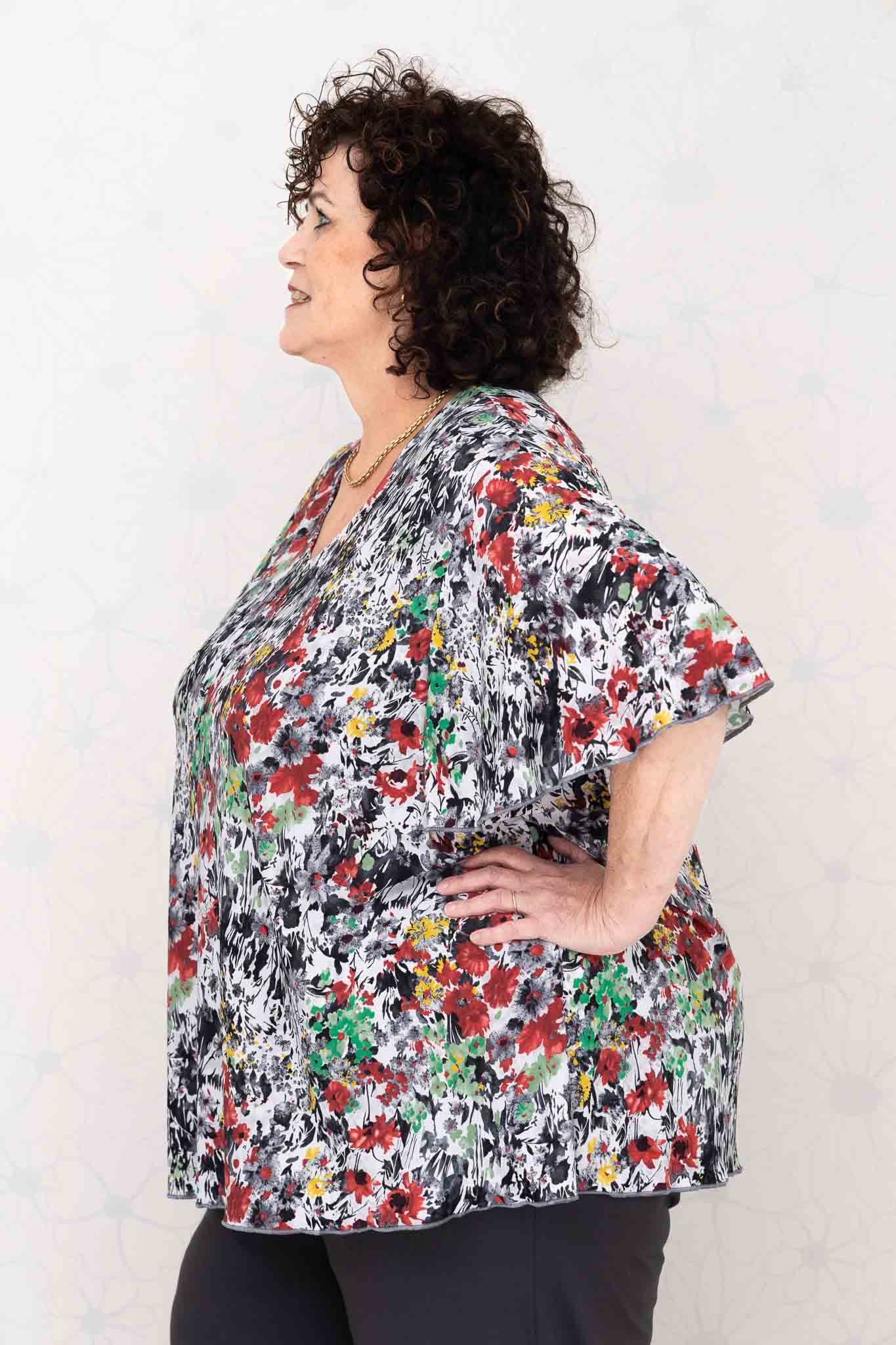 Top-Karin-bloemen-groen/rood/grafietgrijs-80cm-travelstof