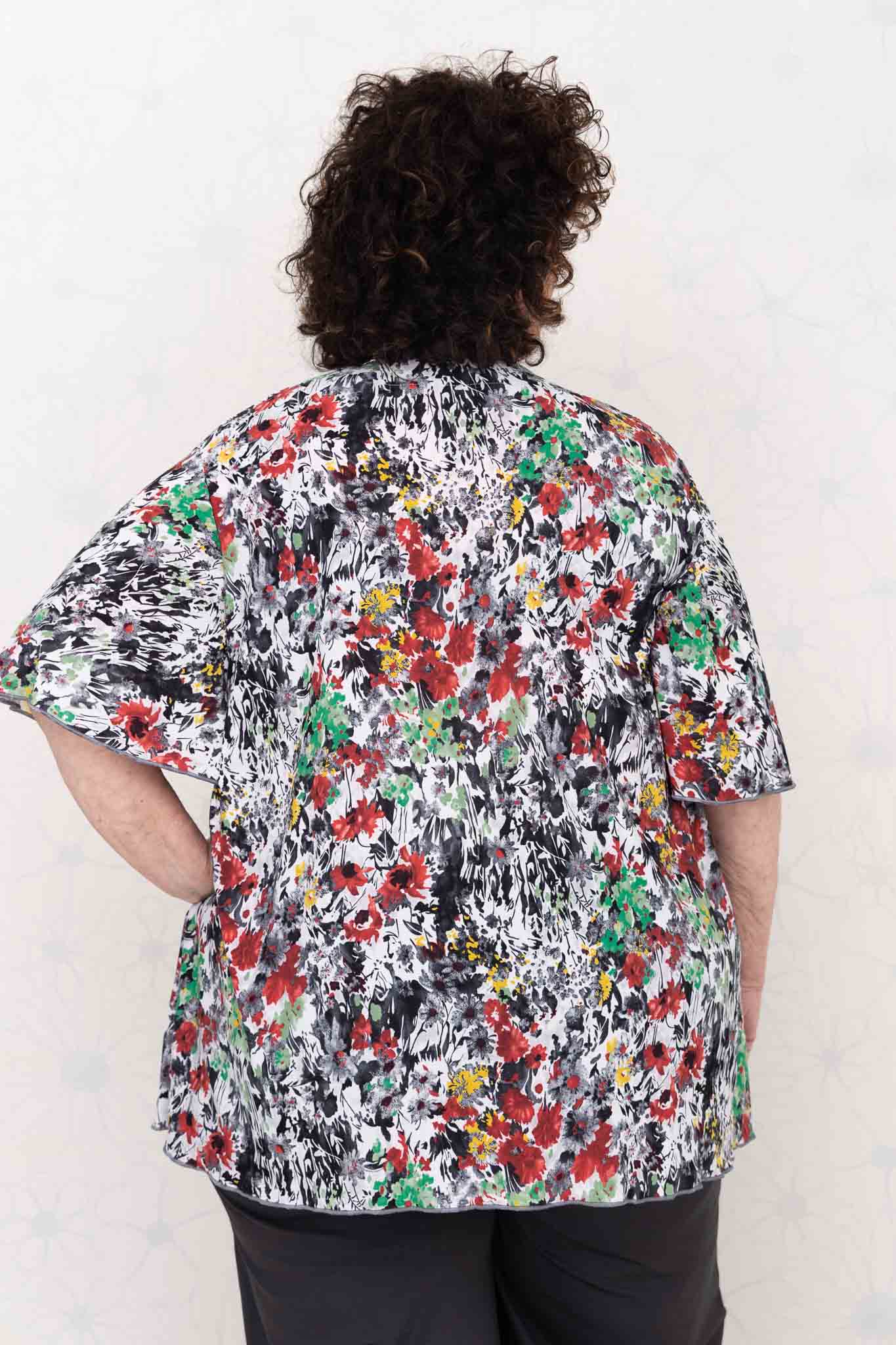 Top-Karin-bloemen-groen/rood/grafietgrijs-80cm-travelstof
