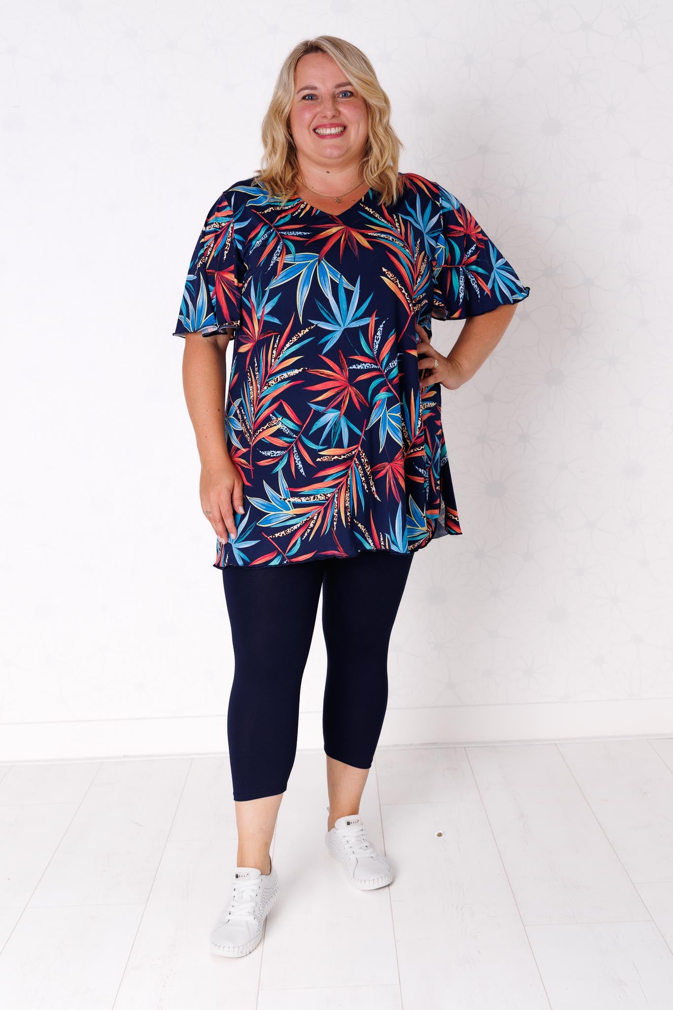 Top Karin – print "Varen" turquoise/rood/donkerblauw – travelstof – lengte 90 cm