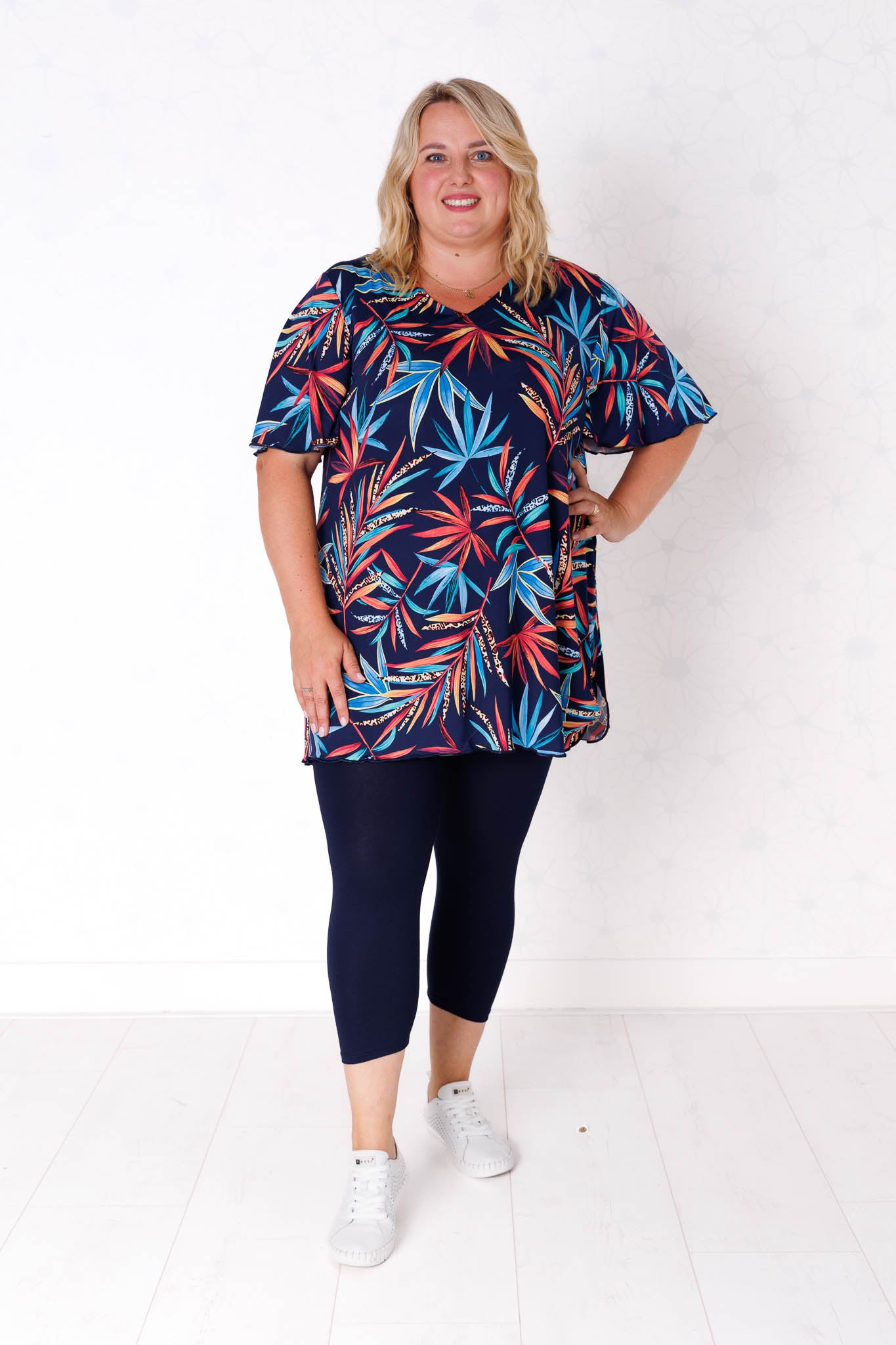 Top Karin – print "Varen" turquoise/rood/donkerblauw – travelstof – lengte 90 cm