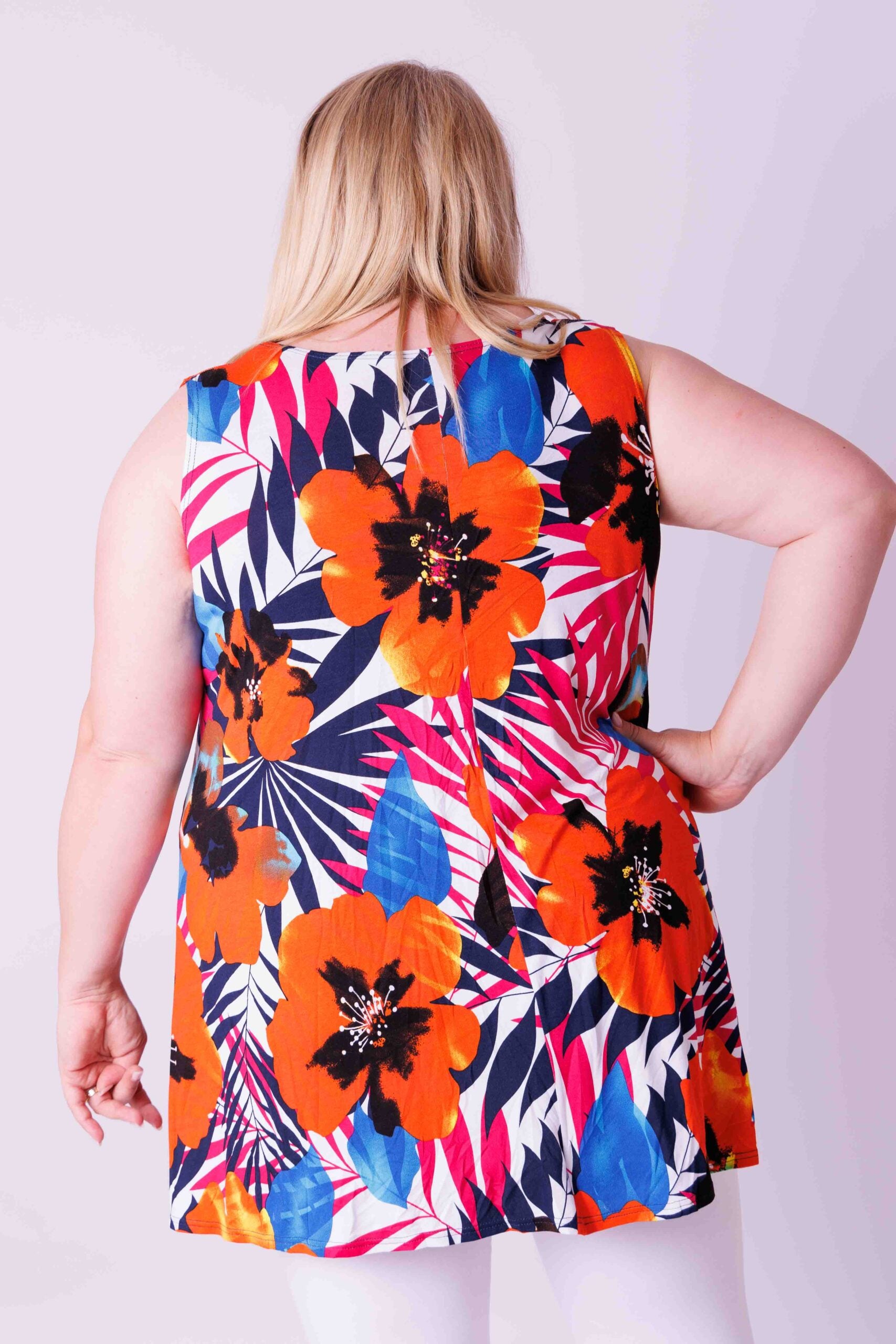 Top Ingrid, wijd mouwloos, oranje bloemen 85-90 cm viscose