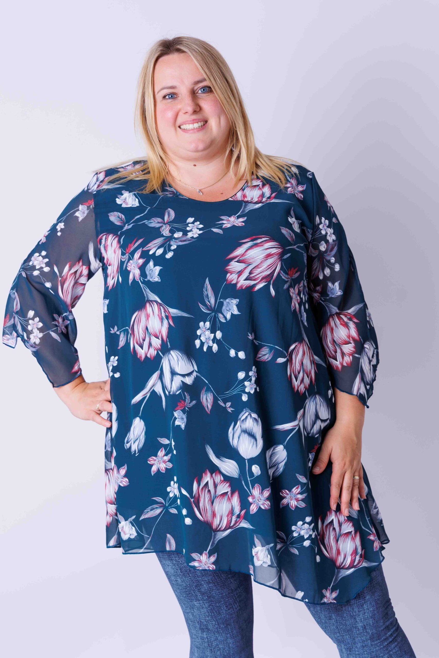 Tuniek Lotte bloemen op petrol chiffon