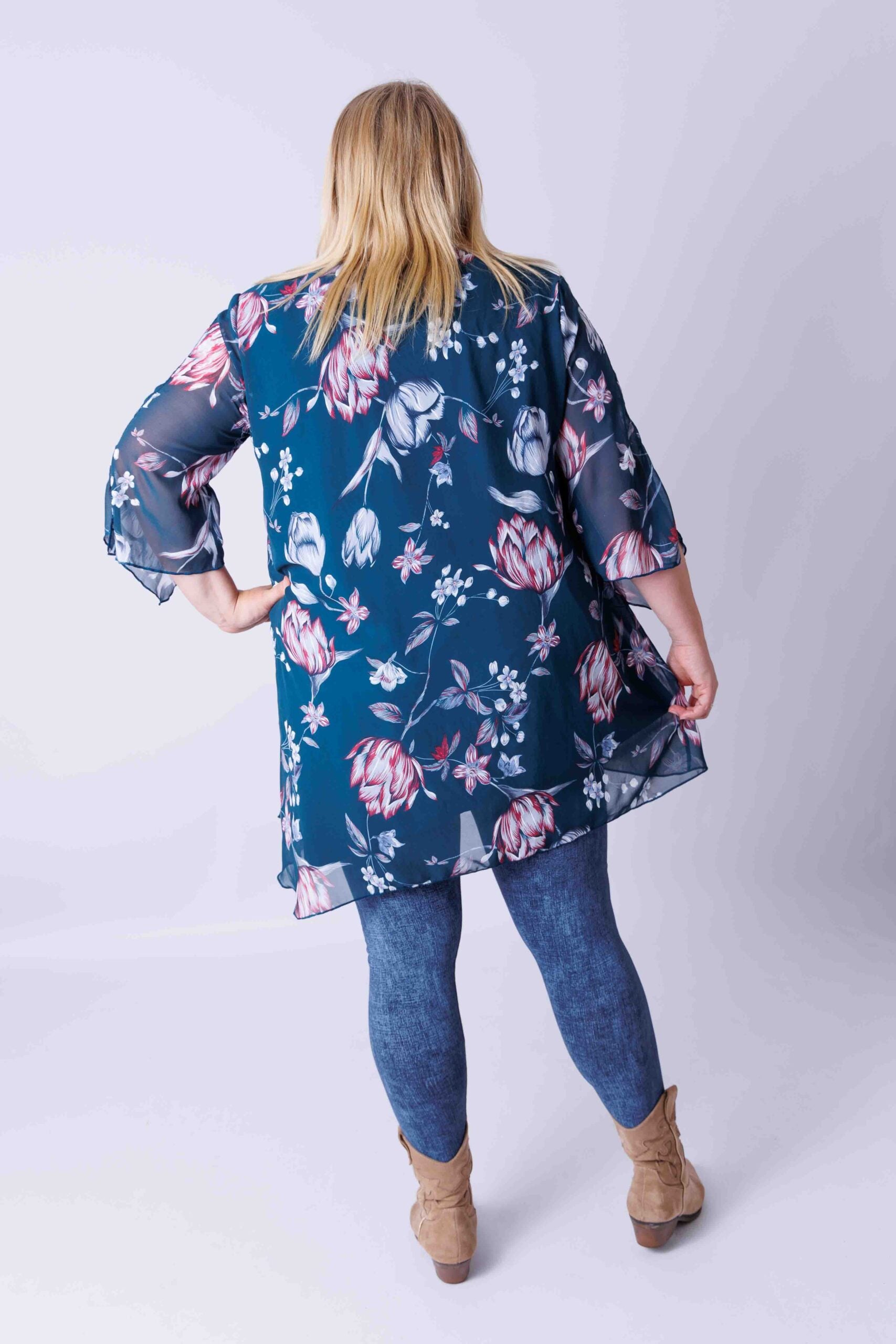 Tuniek Lotte bloemen op petrol chiffon