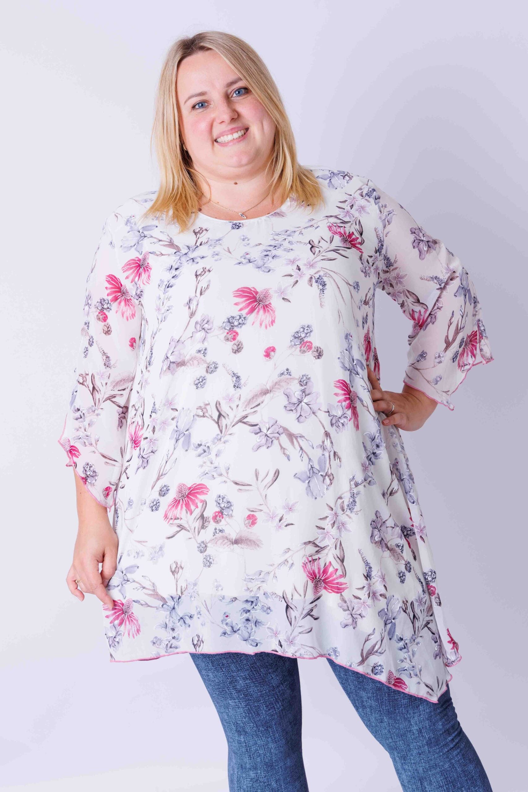 Tuniek Lotte asymmetrisch bloemen op wit chiffon
