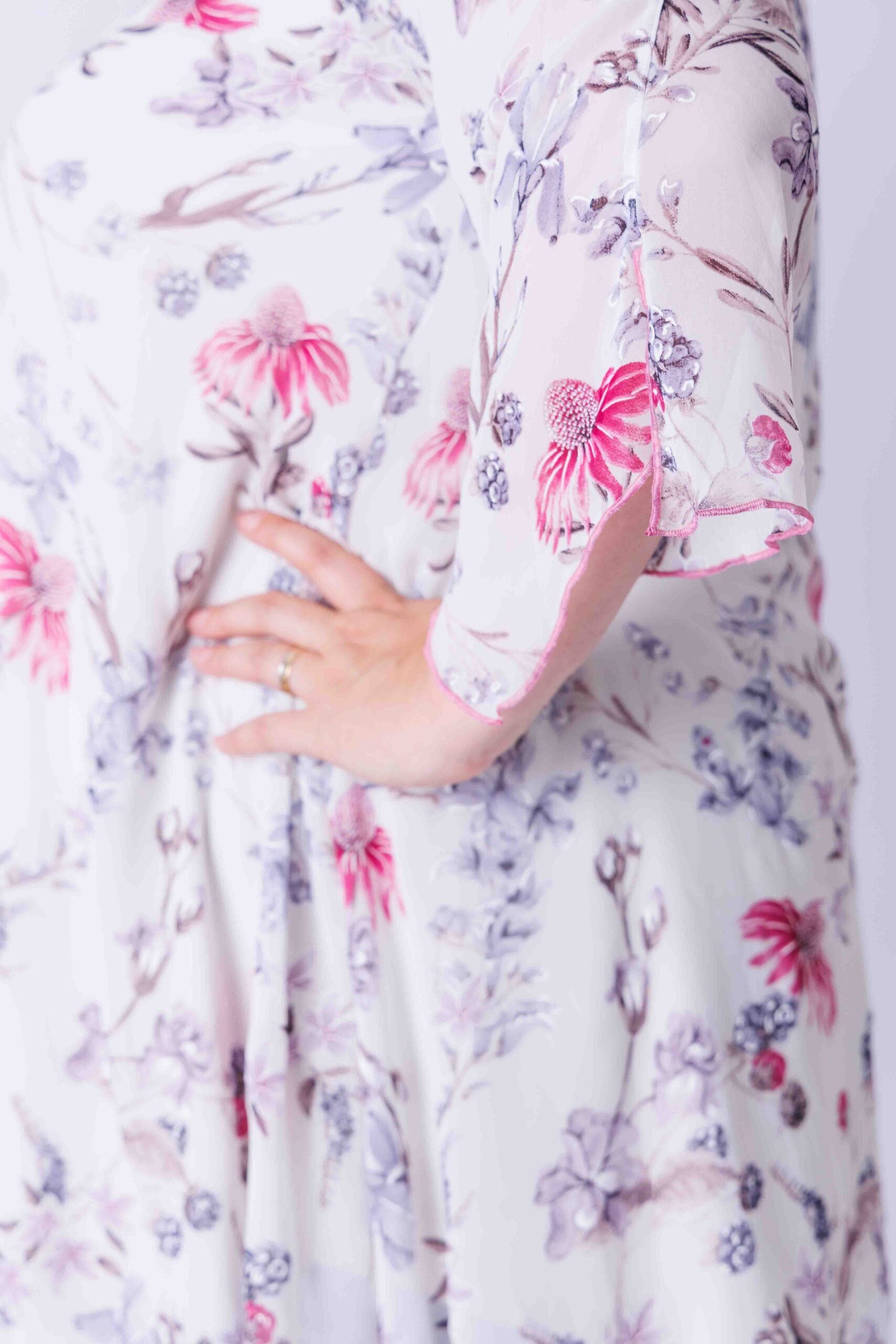Tuniek Lotte asymmetrisch bloemen op wit chiffon