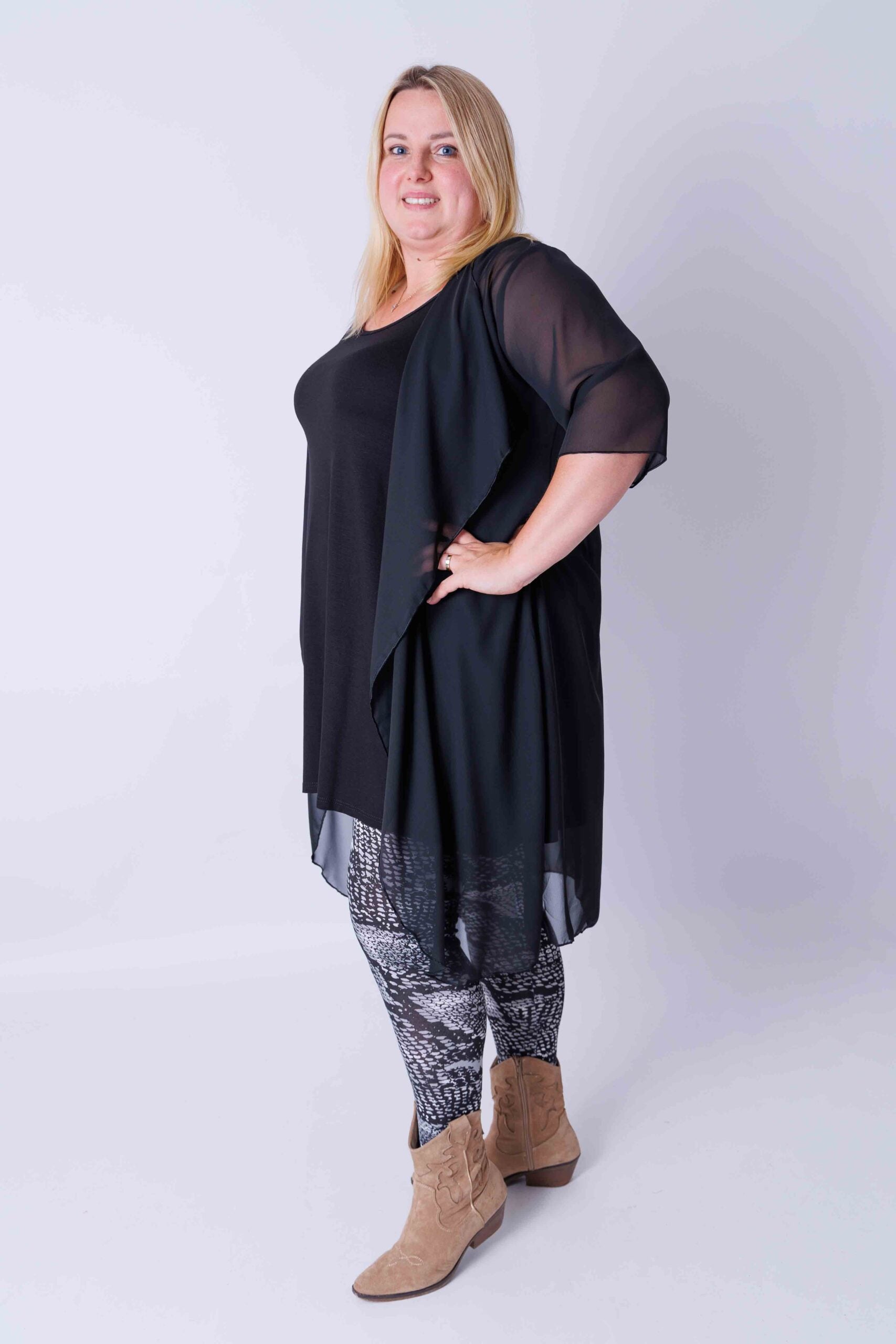 Vest Ivonne zwart chiffon ca 110 cm