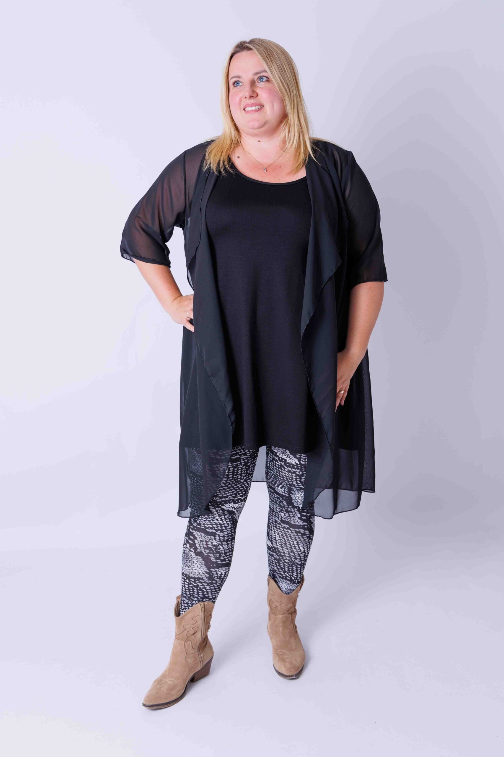 Vest Ivonne zwart chiffon ca 110 cm