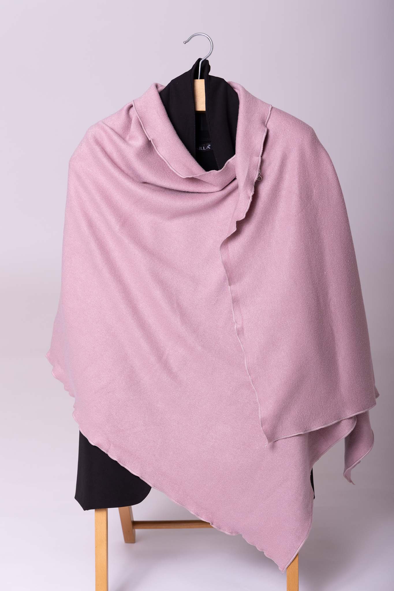 Poederroze warme sjaal in bolero stijl