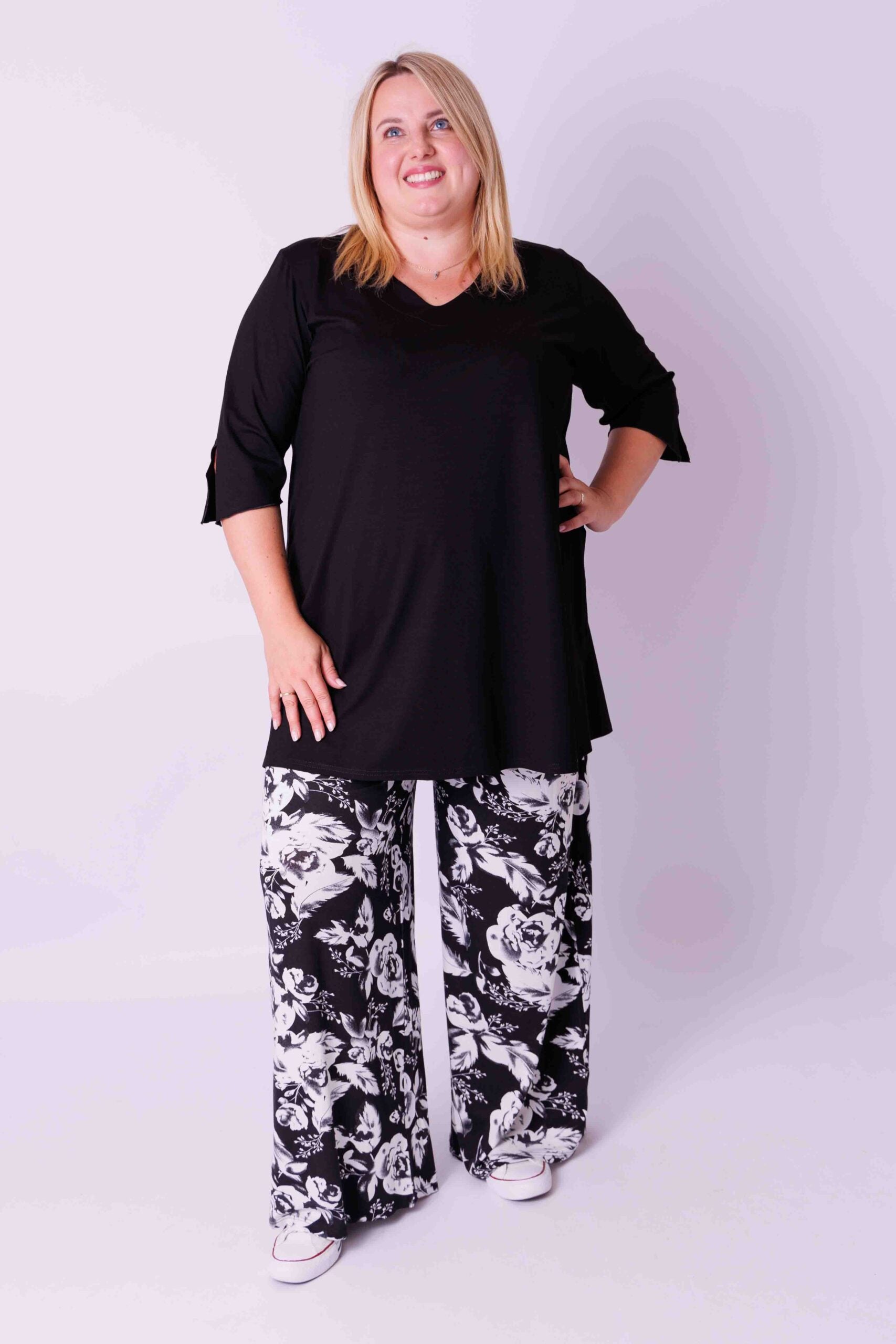 Wijde broek Judith zwart witte bloemen viscose t/m maat 64