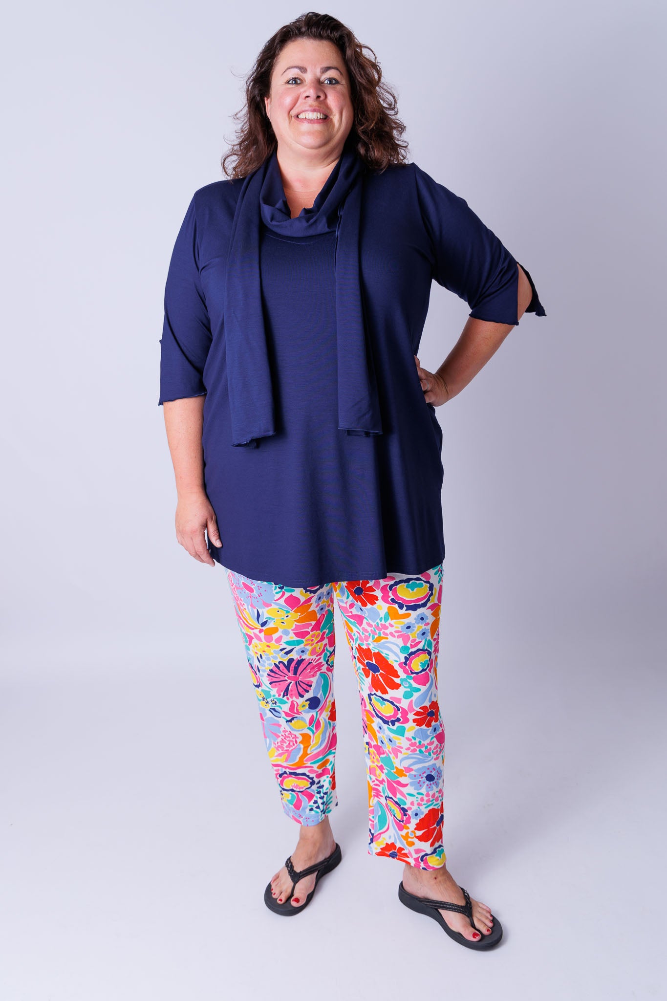 Broek comfy rode bloemen viscose