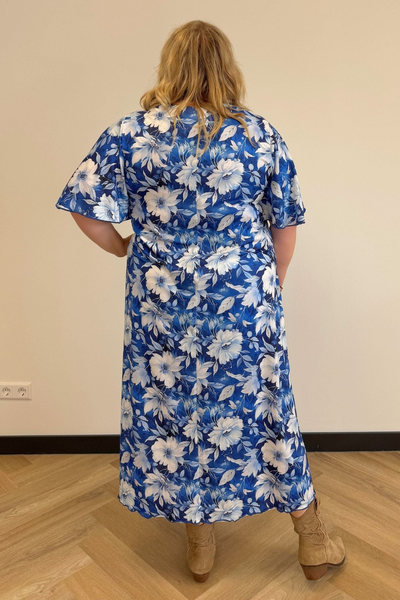 Maxi Jurk Karin 135cm | Kobalt Flower Muse | Vlindermouw | Viscose