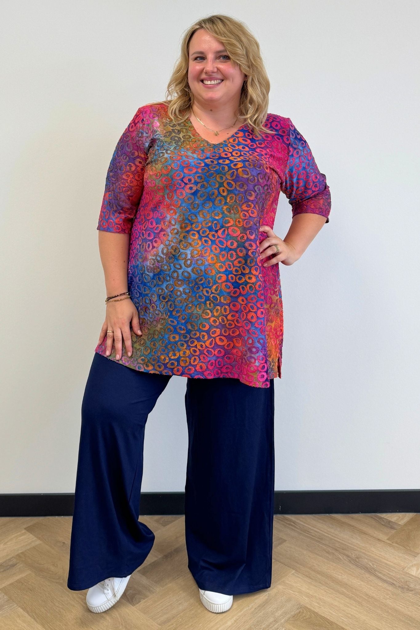 Top Erna | Cosmic Dots | Stretch Jersey | 3/4 mouw | Recht model | 90cm