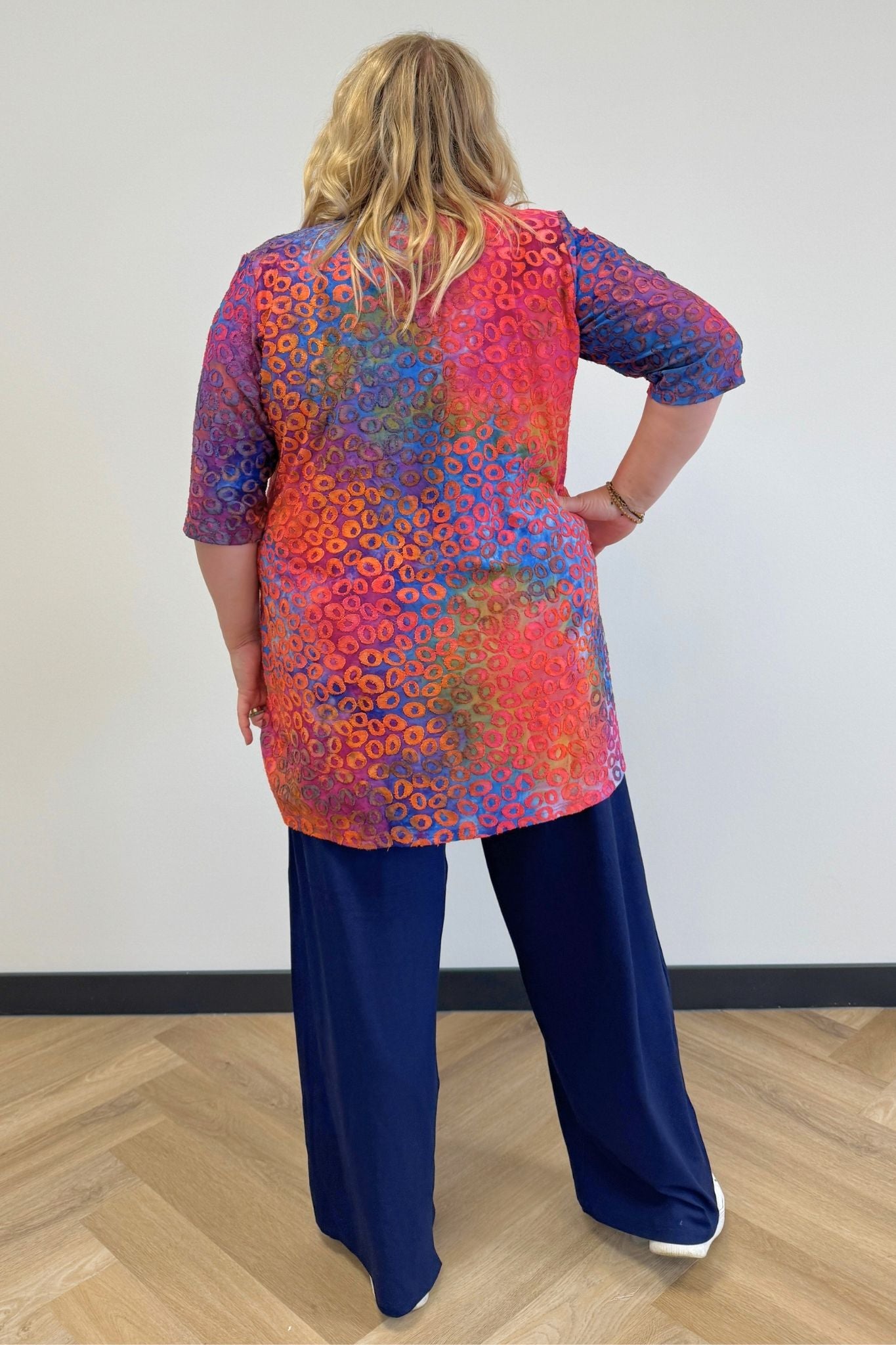Top Erna | Cosmic Dots | Stretch Jersey | 3/4 mouw | Recht model | 90cm