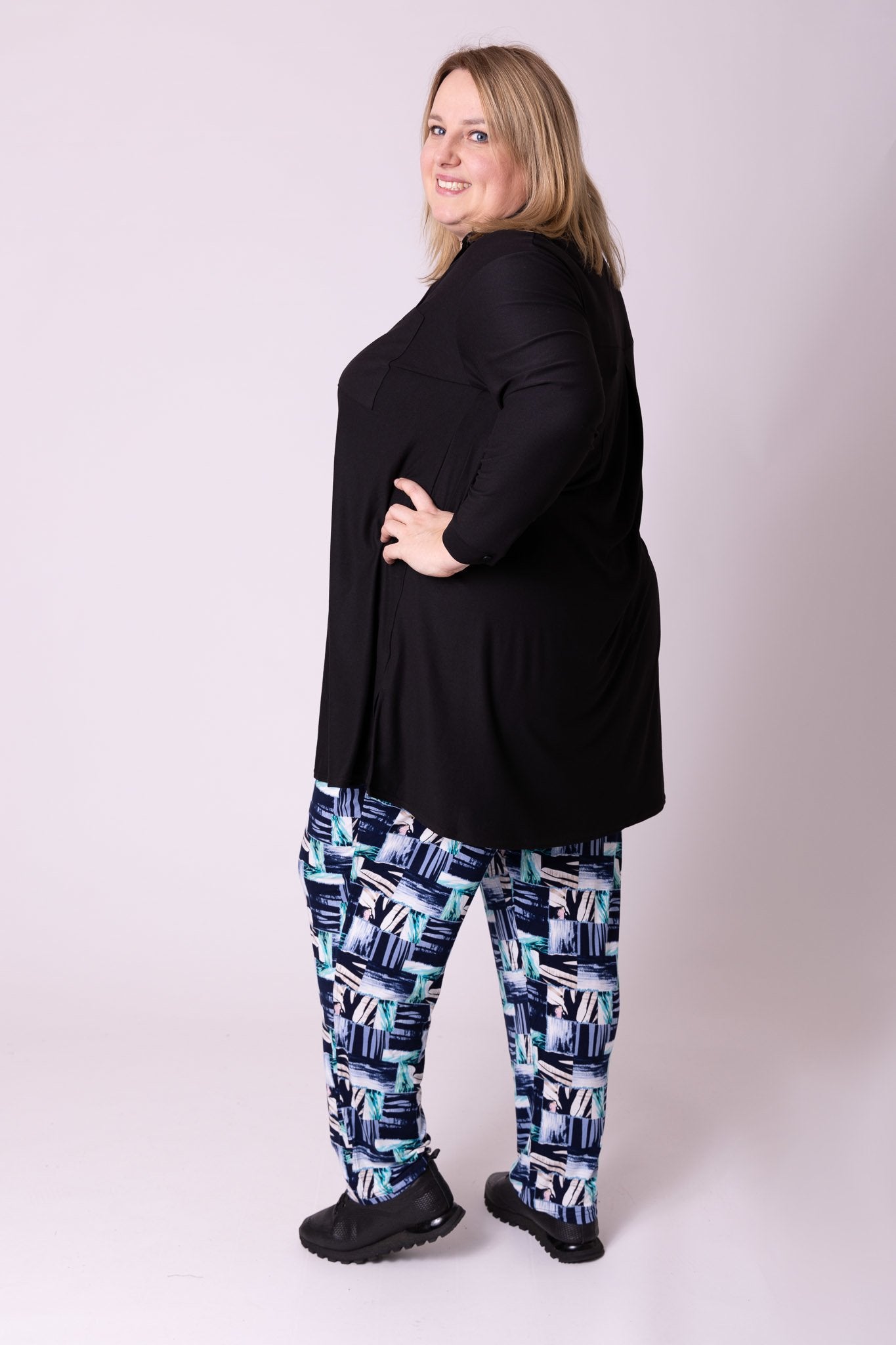 Broek lang viscose print maten 42-62
