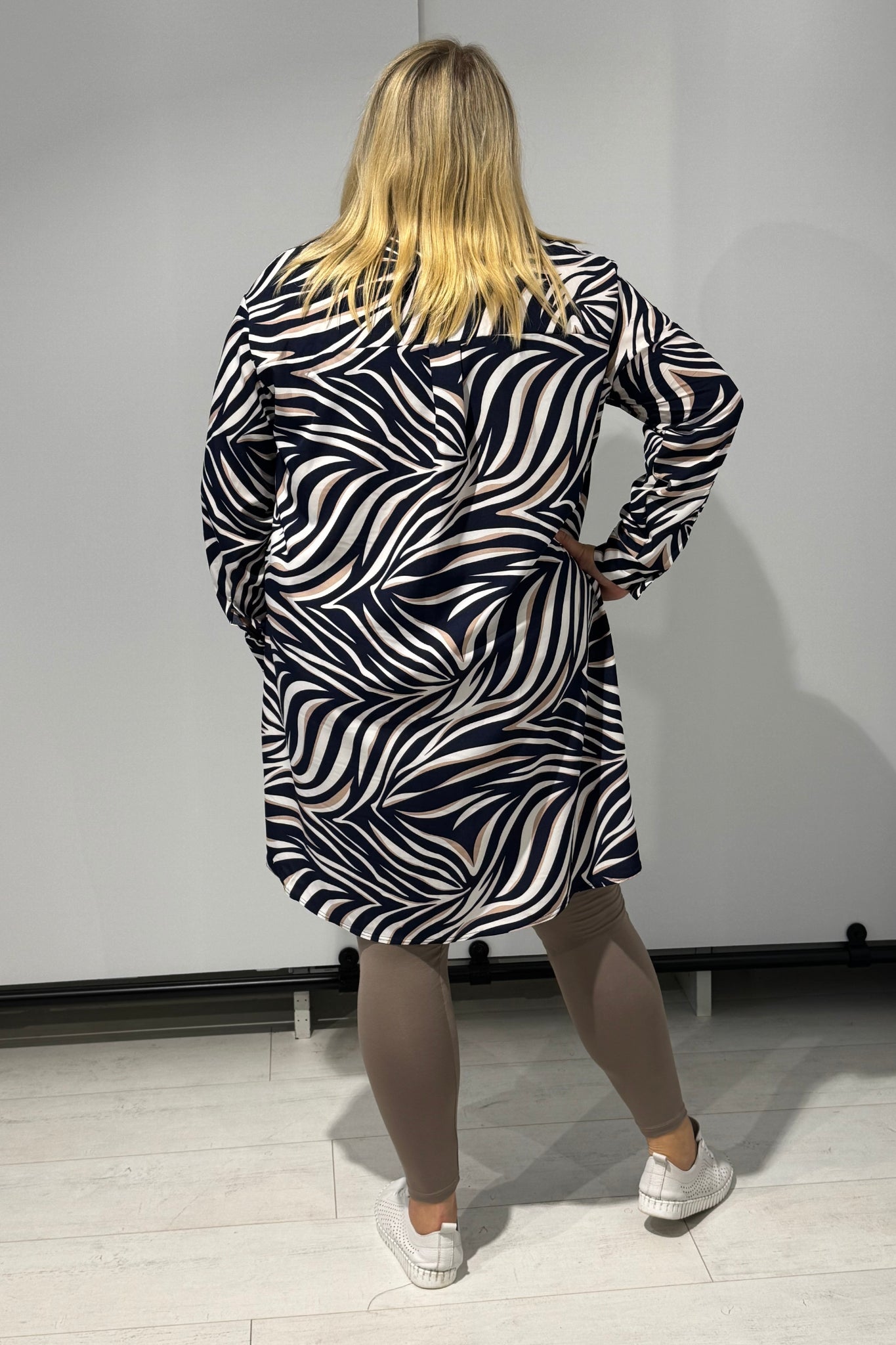 Blouse Tonny | Silky | 105cm | A-lijn | zebra taupe