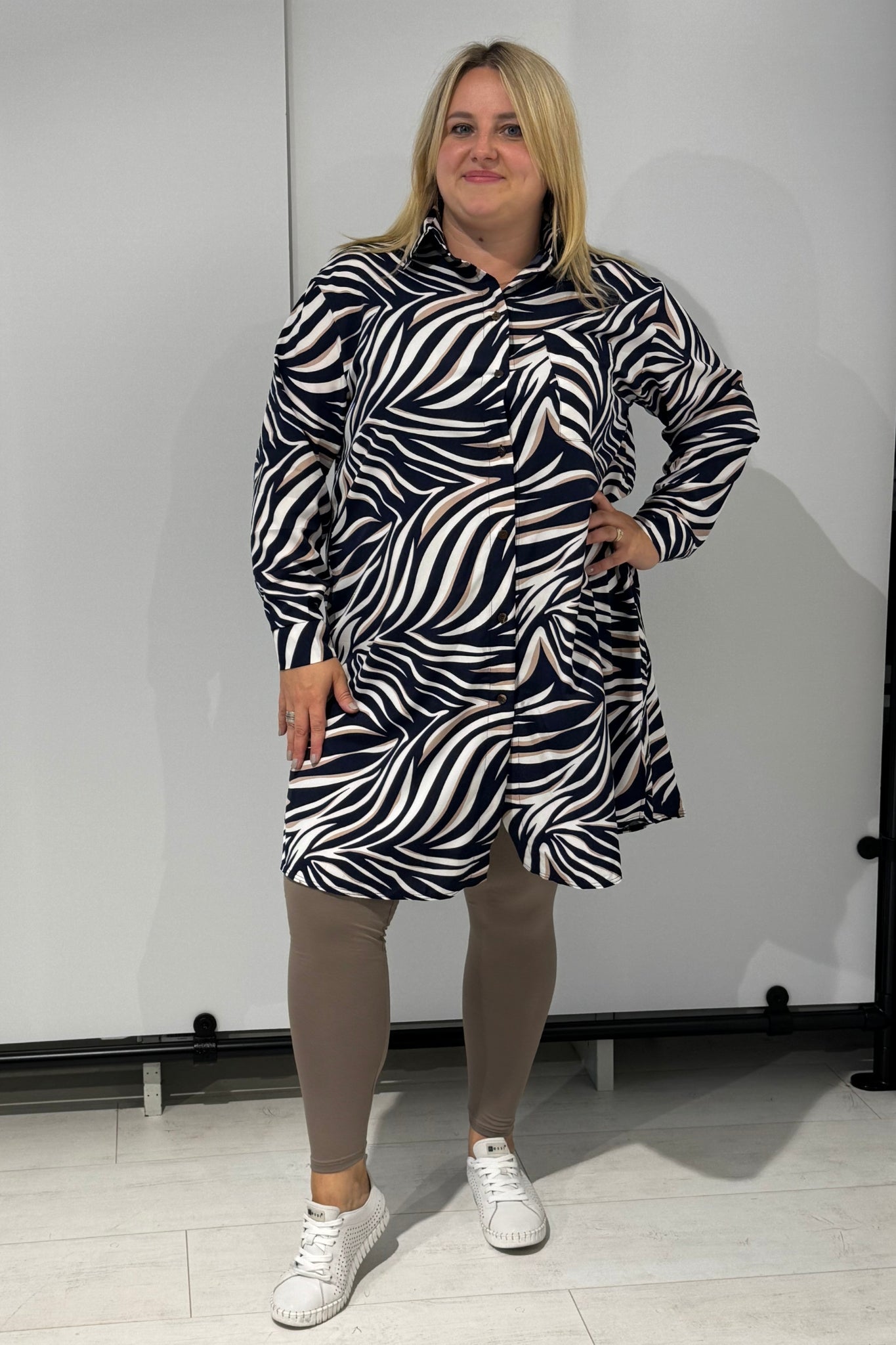 Blouse Tonny | Silky | 105cm | A-lijn | zebra taupe