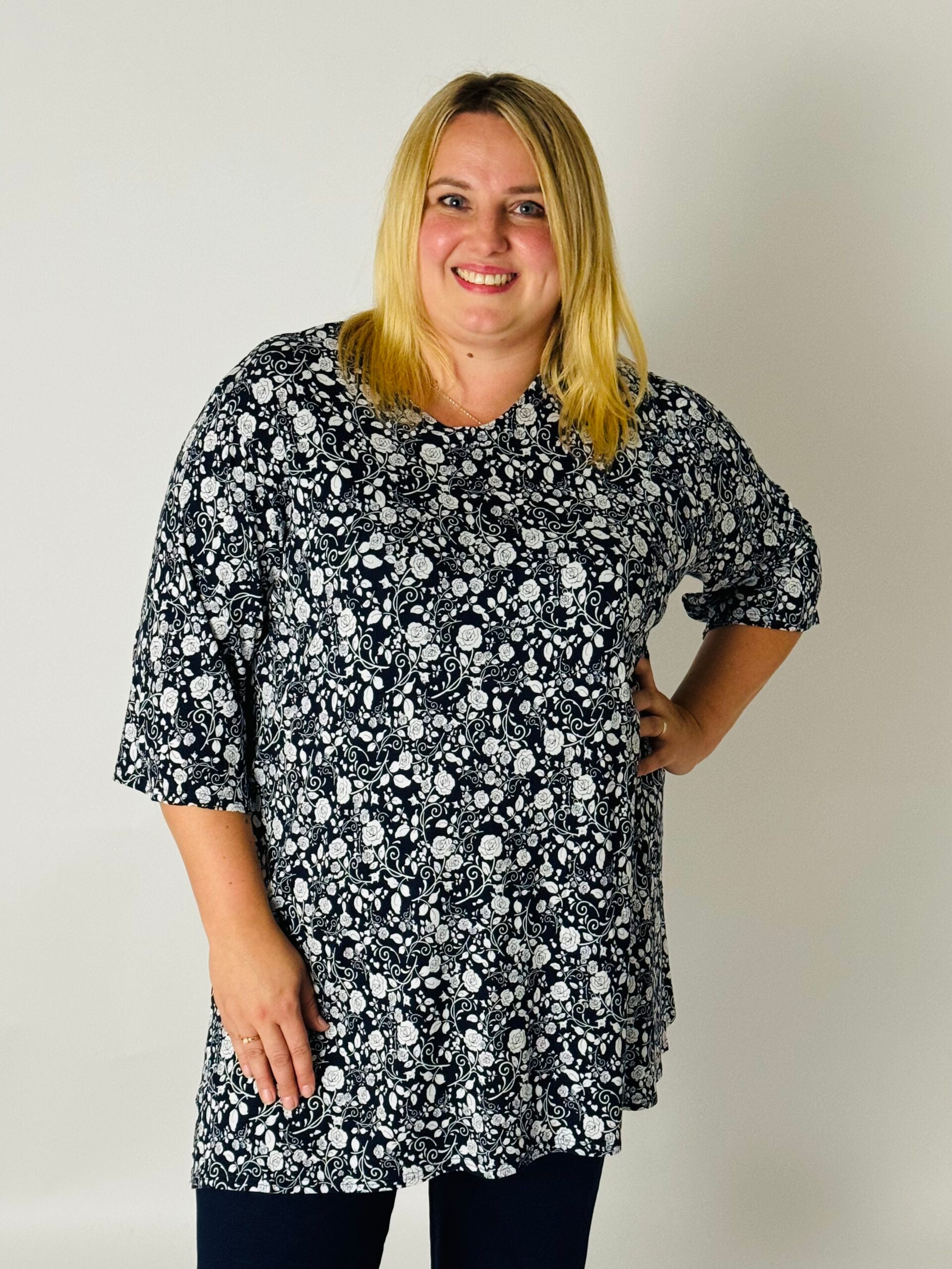 T-shirt Eva viscose met print smalle witte bloemen 90cm