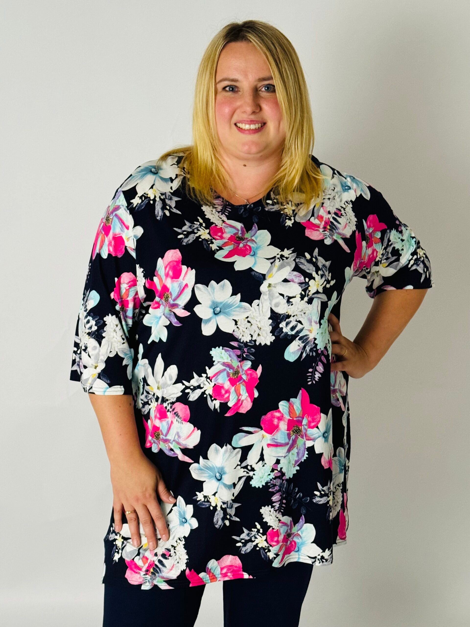 T-shirt Eva viscose met print wit en fuchsia roze bloemen 90cm