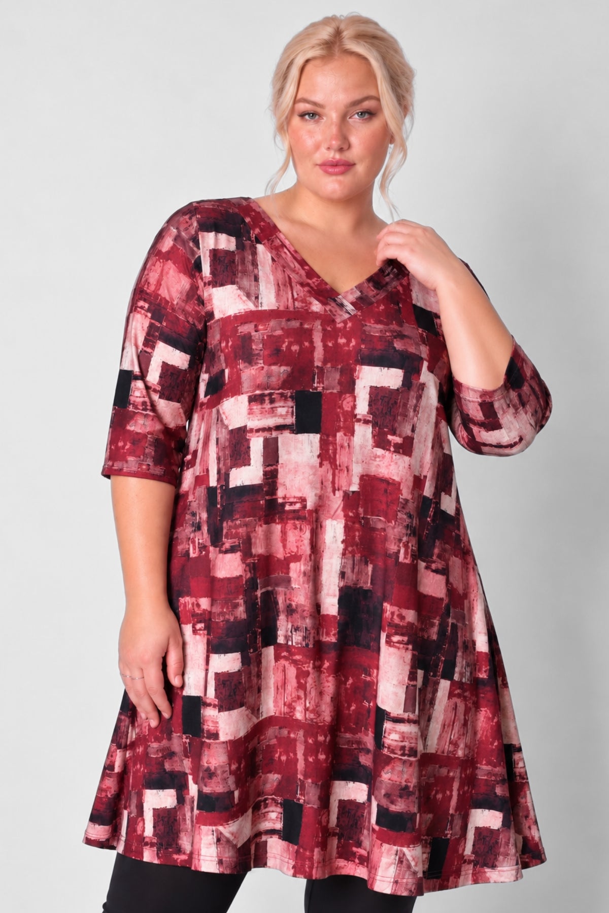 Jurk Ingrid A-lijn | Bordeaux Mosaic | Soft Knit | 3/4 mouw | V-hals | 105cm