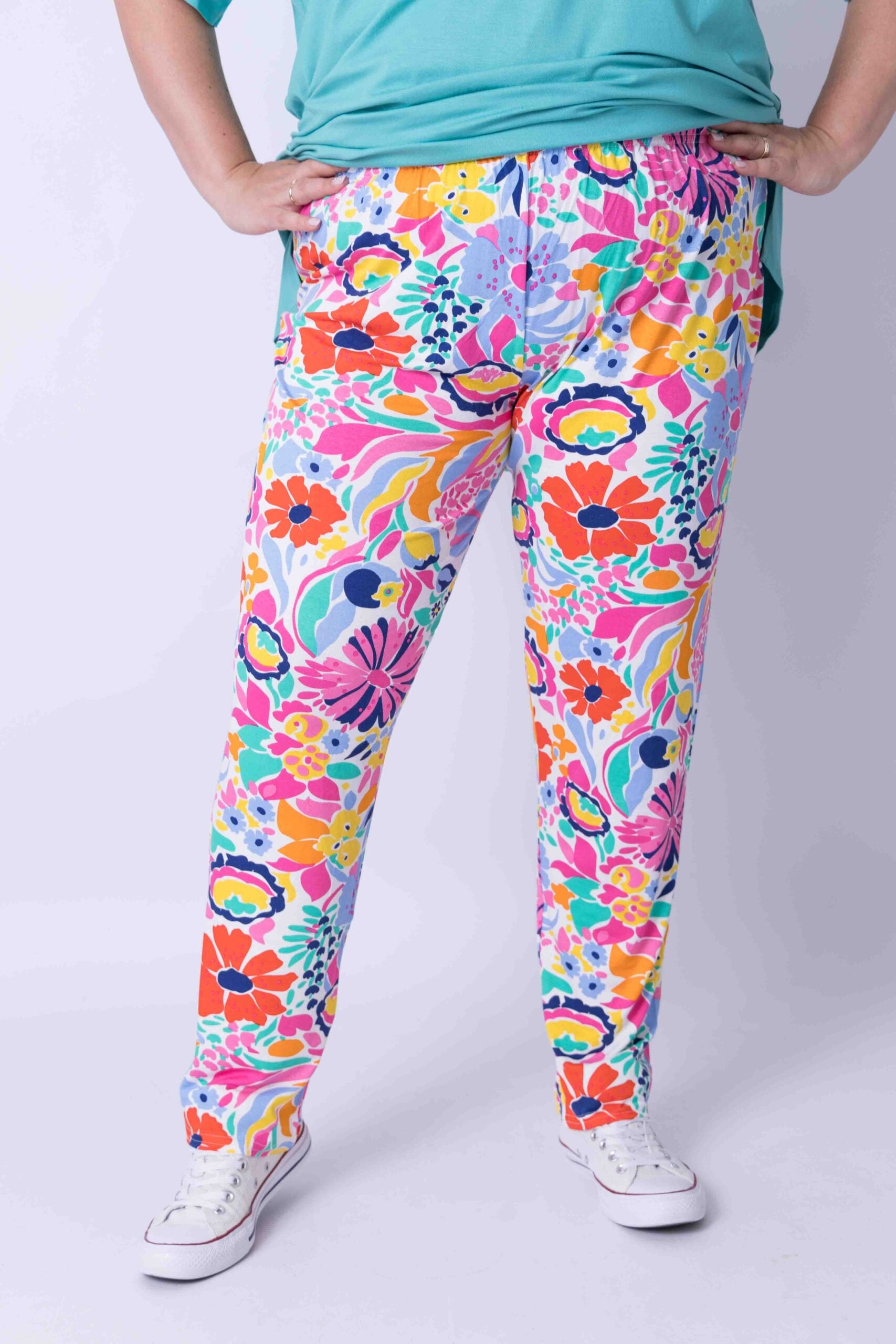 Broek comfy rode bloemen  viscose