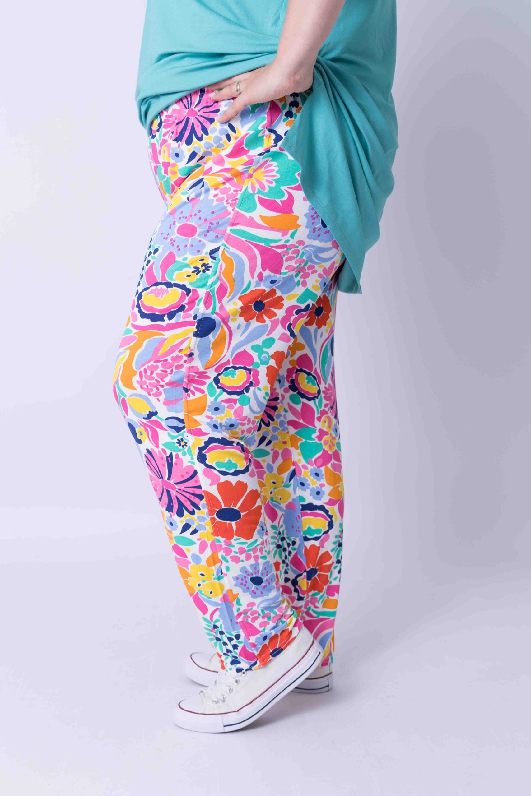 Broek comfy rode bloemen  viscose