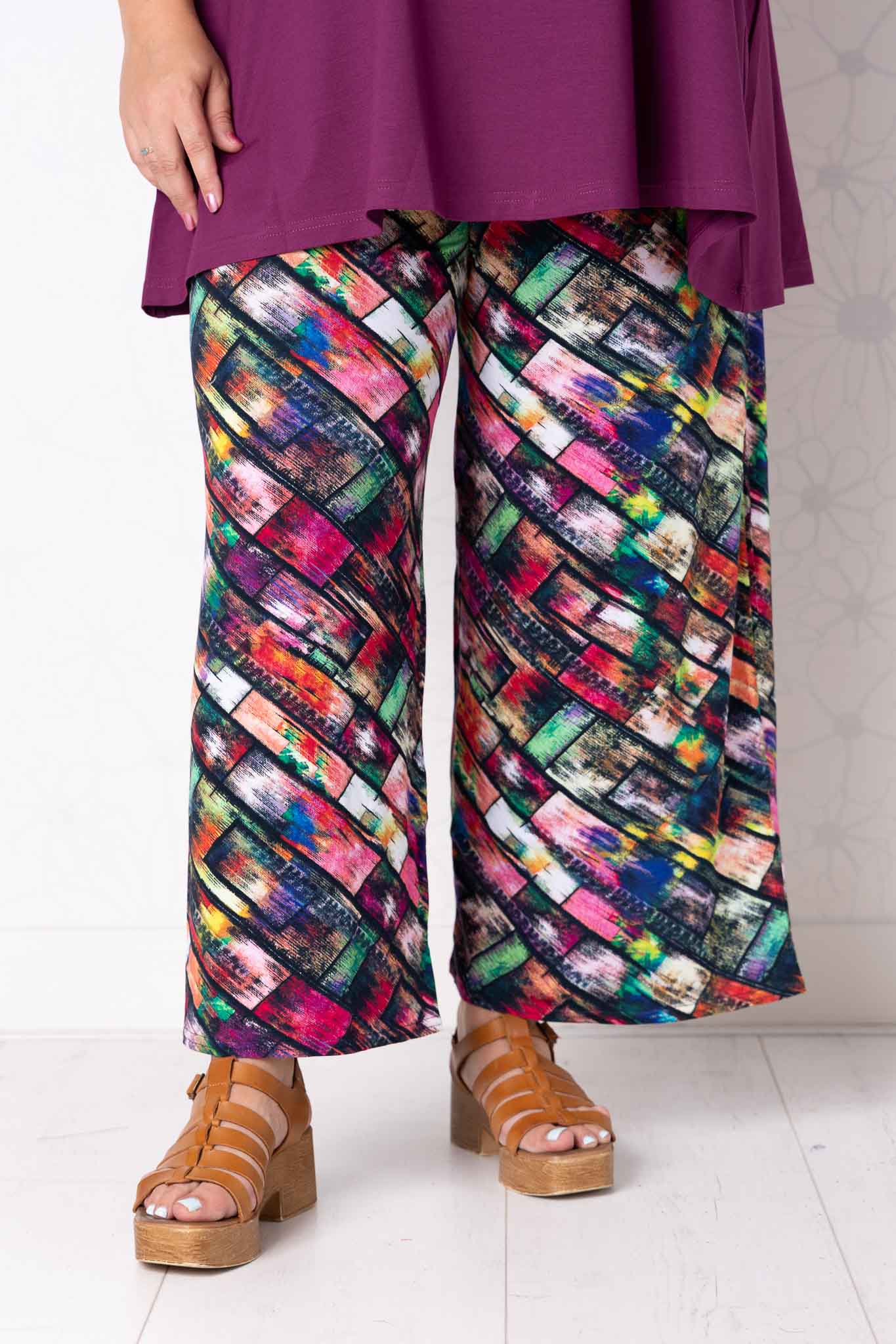 Wijde broek Judith – blokjes fleurig viscose – binnenbeenlengte ca. 69/72 cm