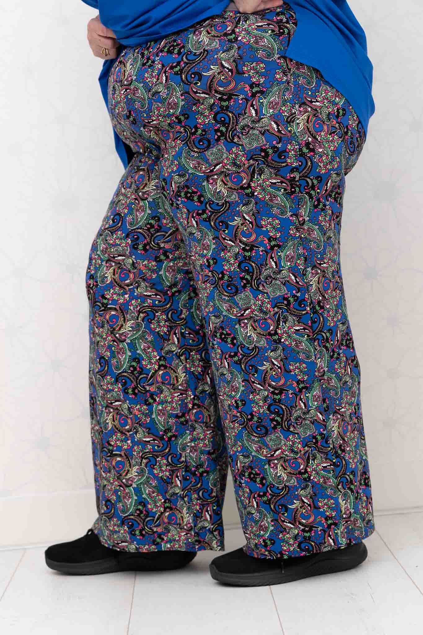 Wijde broek Judith - paisley groen kobaltblauw - Viscose - binnenbeenlengte ca. 70/72 cm